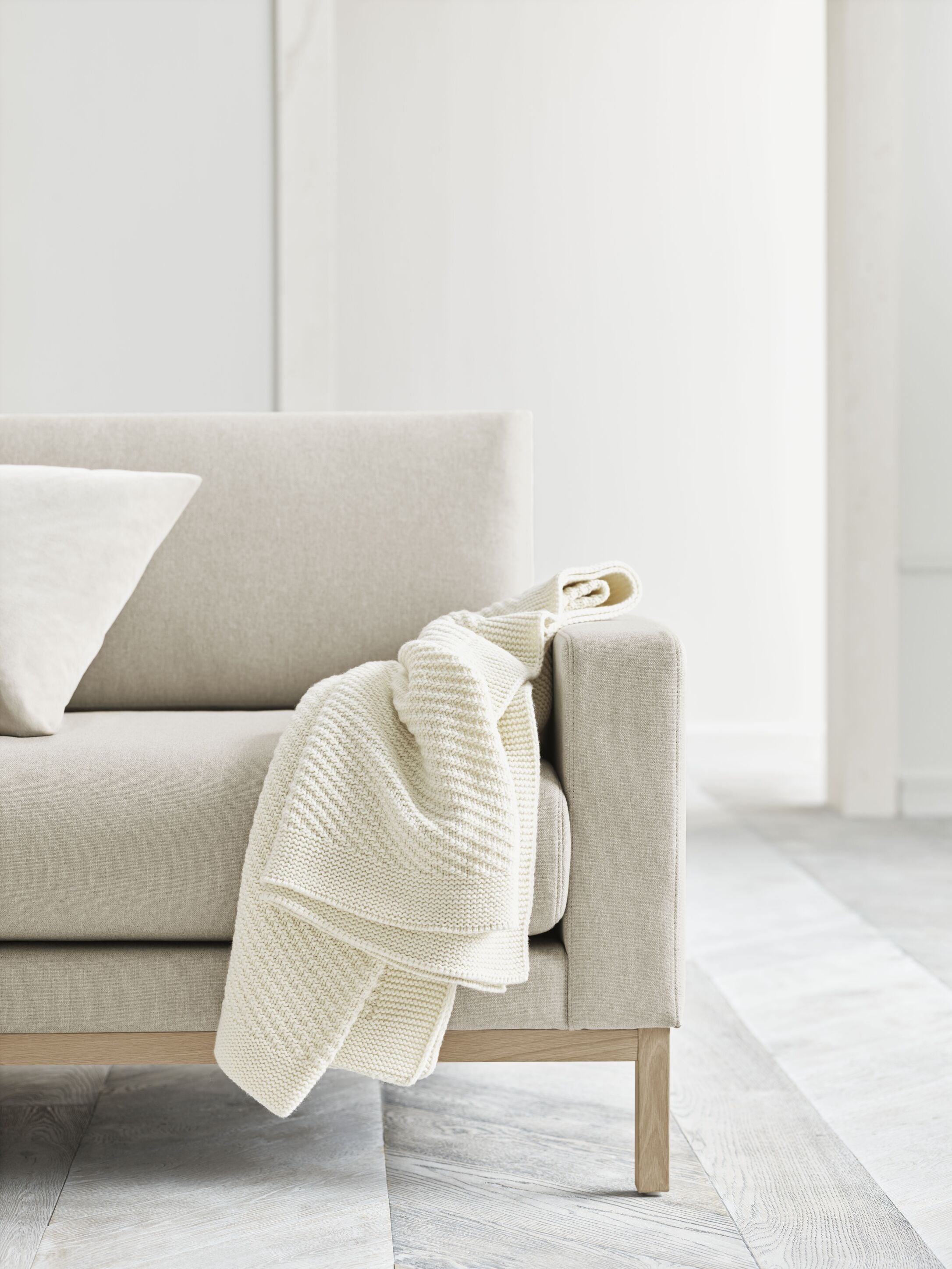 Hoekbank met rechtszijdige chaise longue NORTH donkere eiken basis