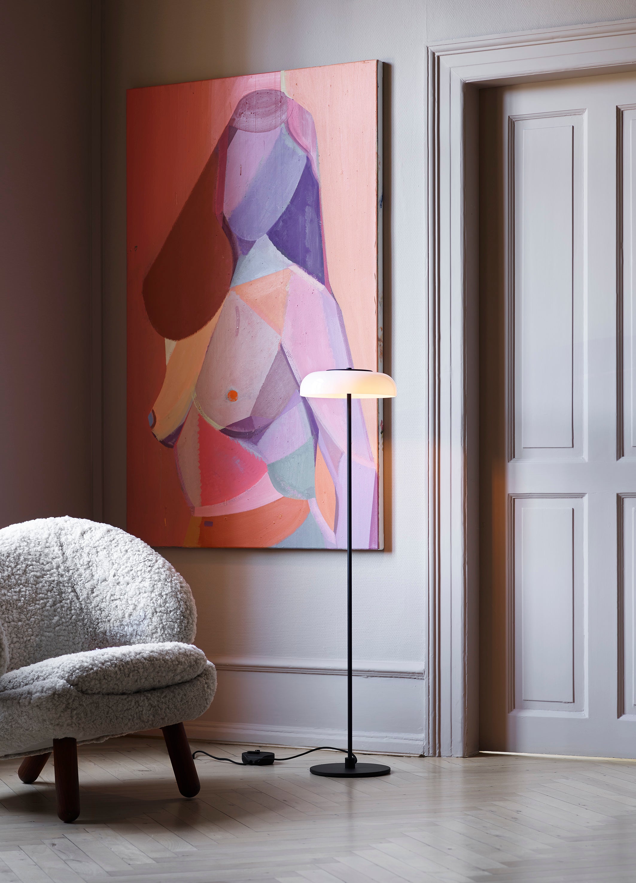 Lampa podłogowa BLOSSI czarny z opalowym szkłem z oświetleniem LED