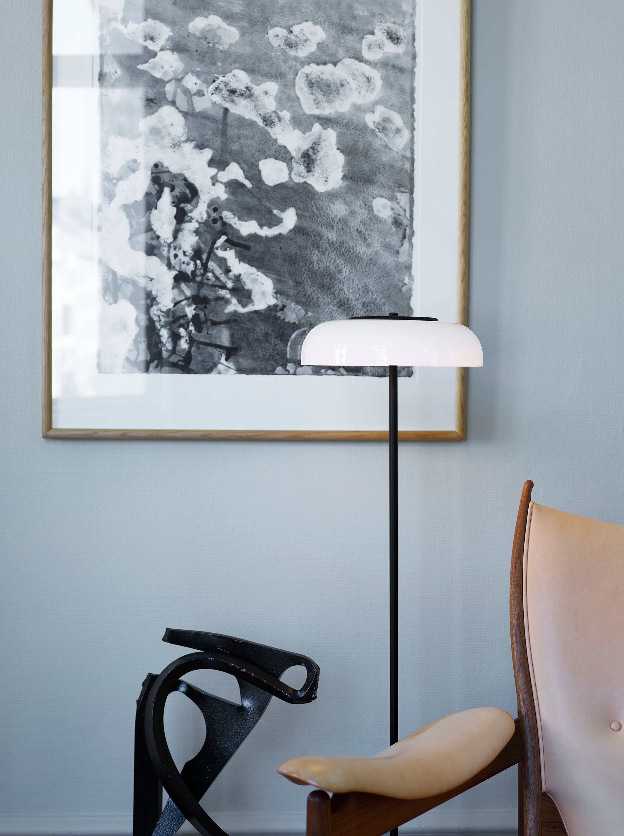 Lampa podłogowa BLOSSI czarny z opalowym szkłem – szkło, Nuura