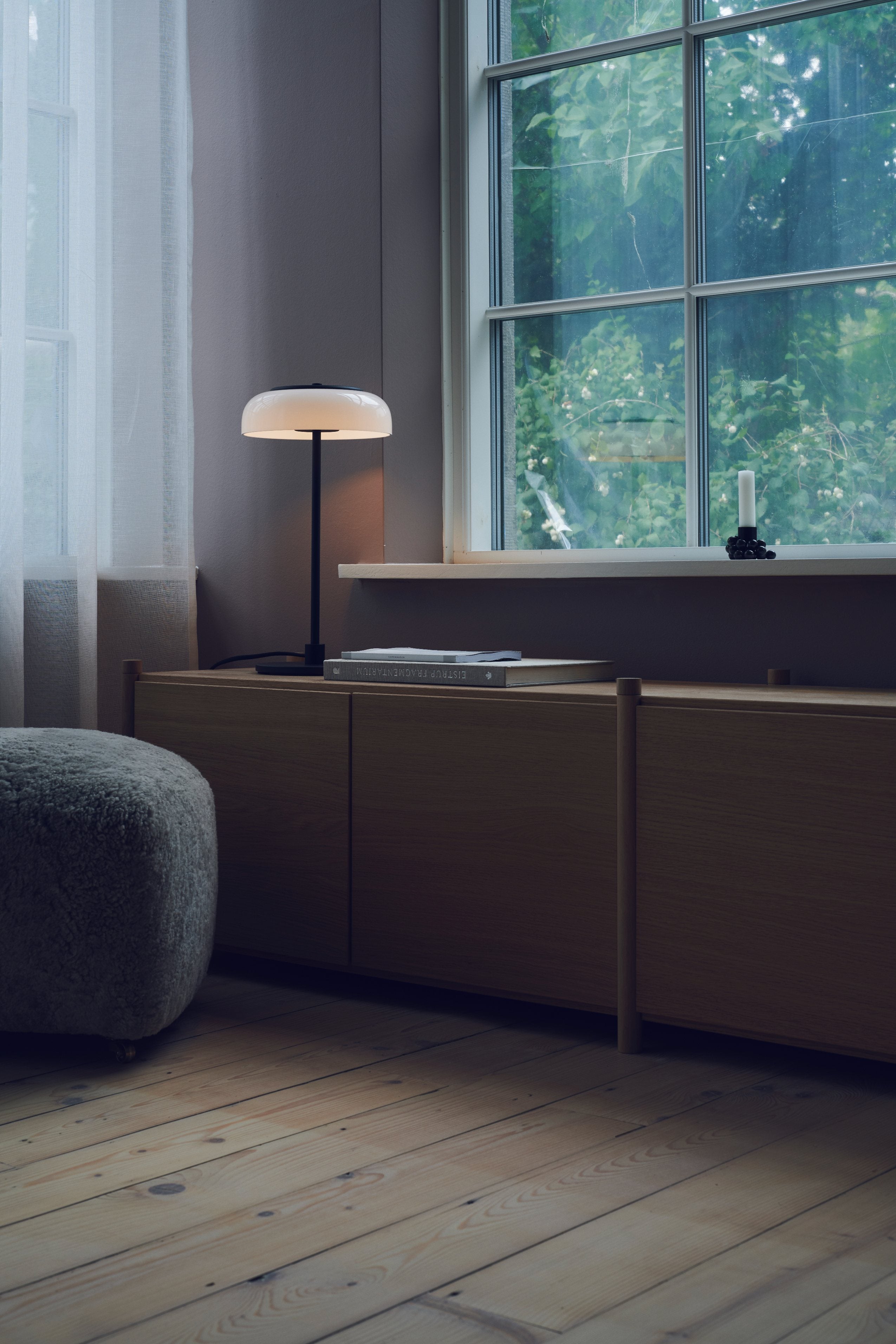 BLOSSI Table Lamp Black with Opal Glass