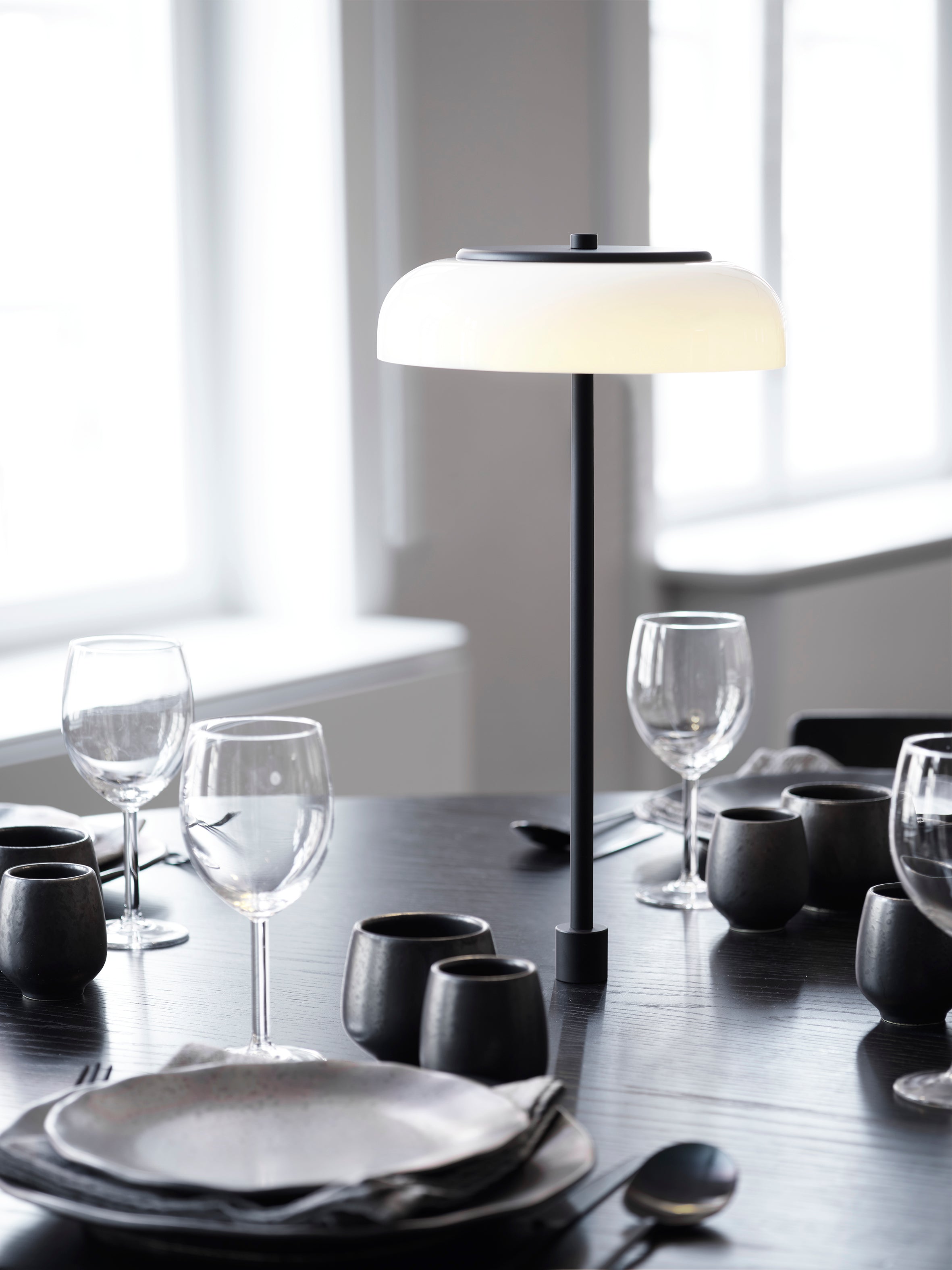BLOSSI Table Lamp Black with Opal Glass