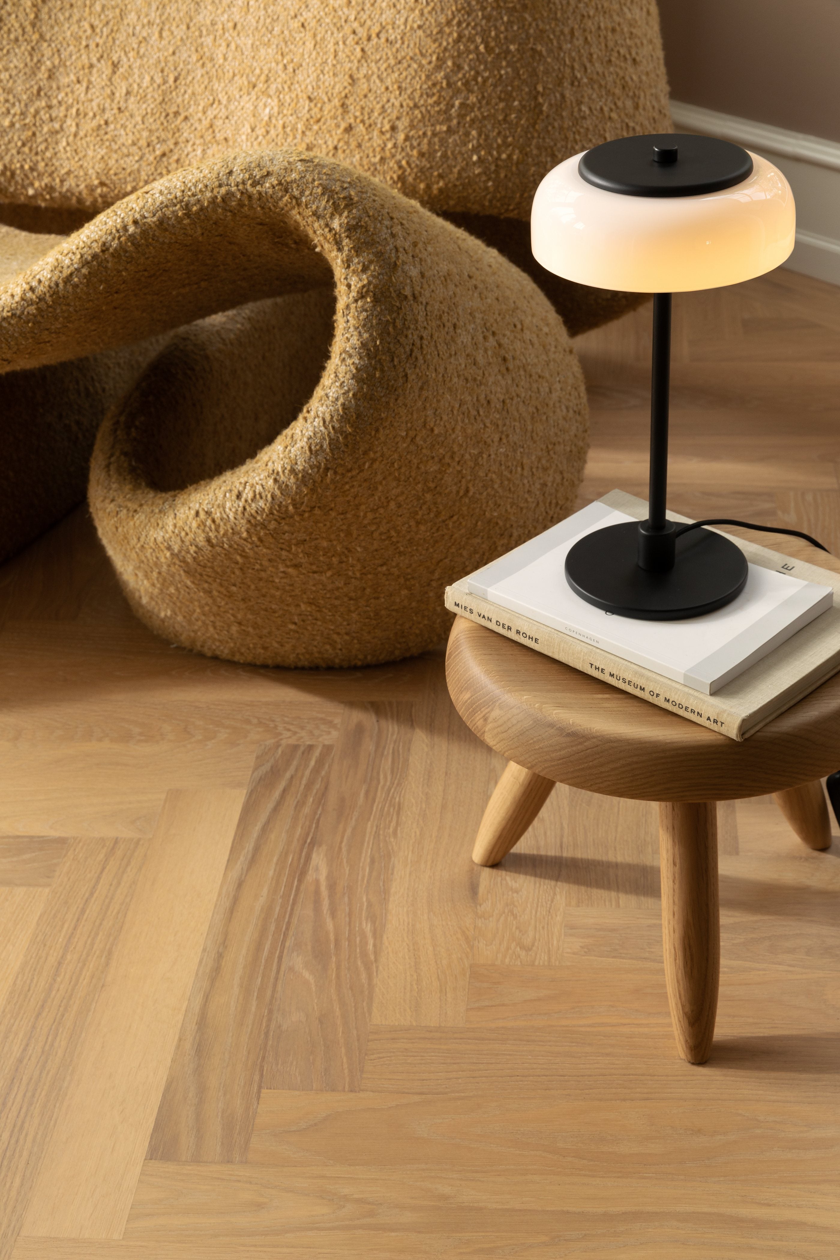 BLOSSI Table Lamp Black with Opal Glass