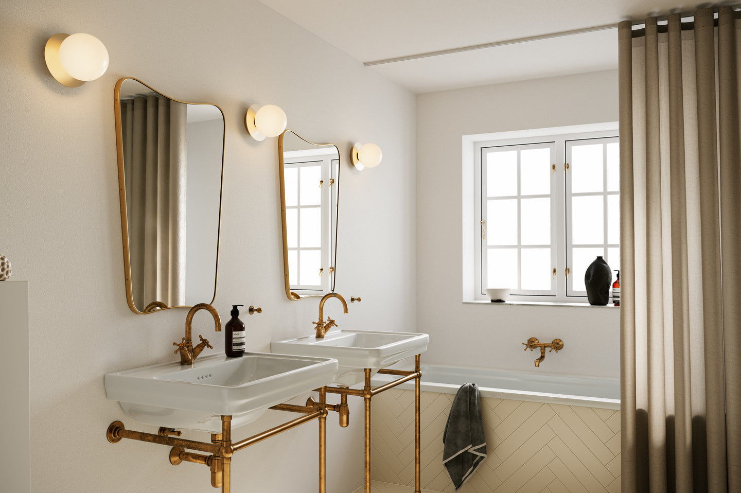Wandlampe LIILA gold mit opalem Glas