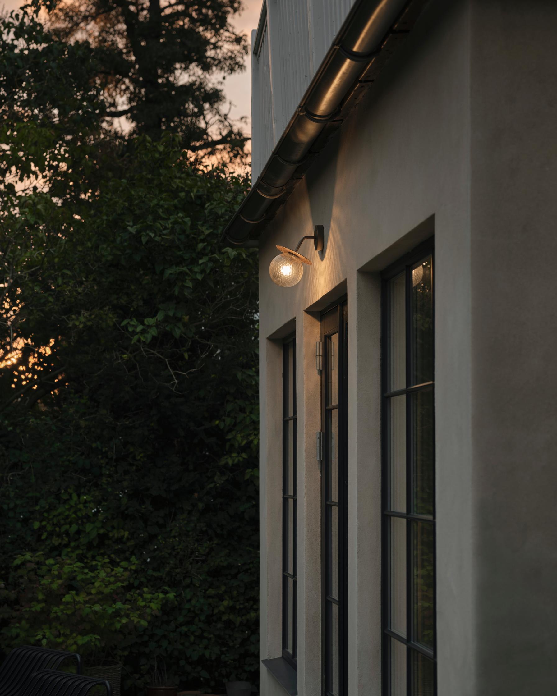 Wandleuchte außen LIILA dunkelbraun mit transparentem Glas