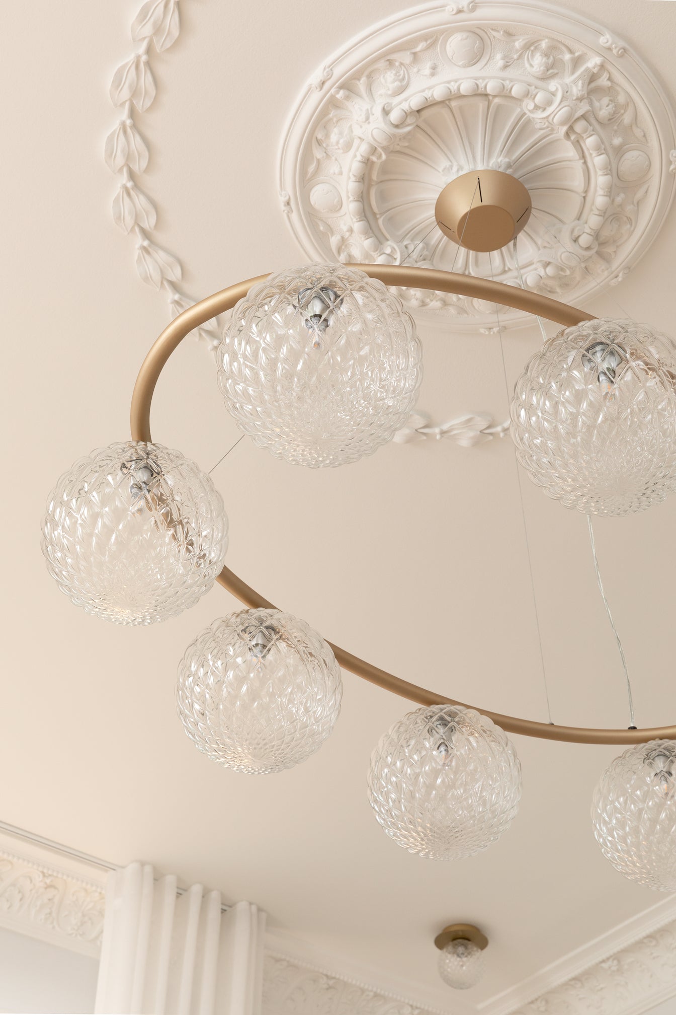 Lampa wisząca MIIRA 8 OVAL mosiężny z transparentnym szkłem – Nuura
