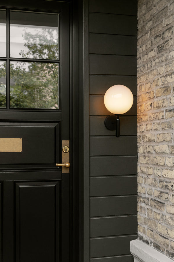 Buitenwandlamp MIIRA zwart met opaalglas