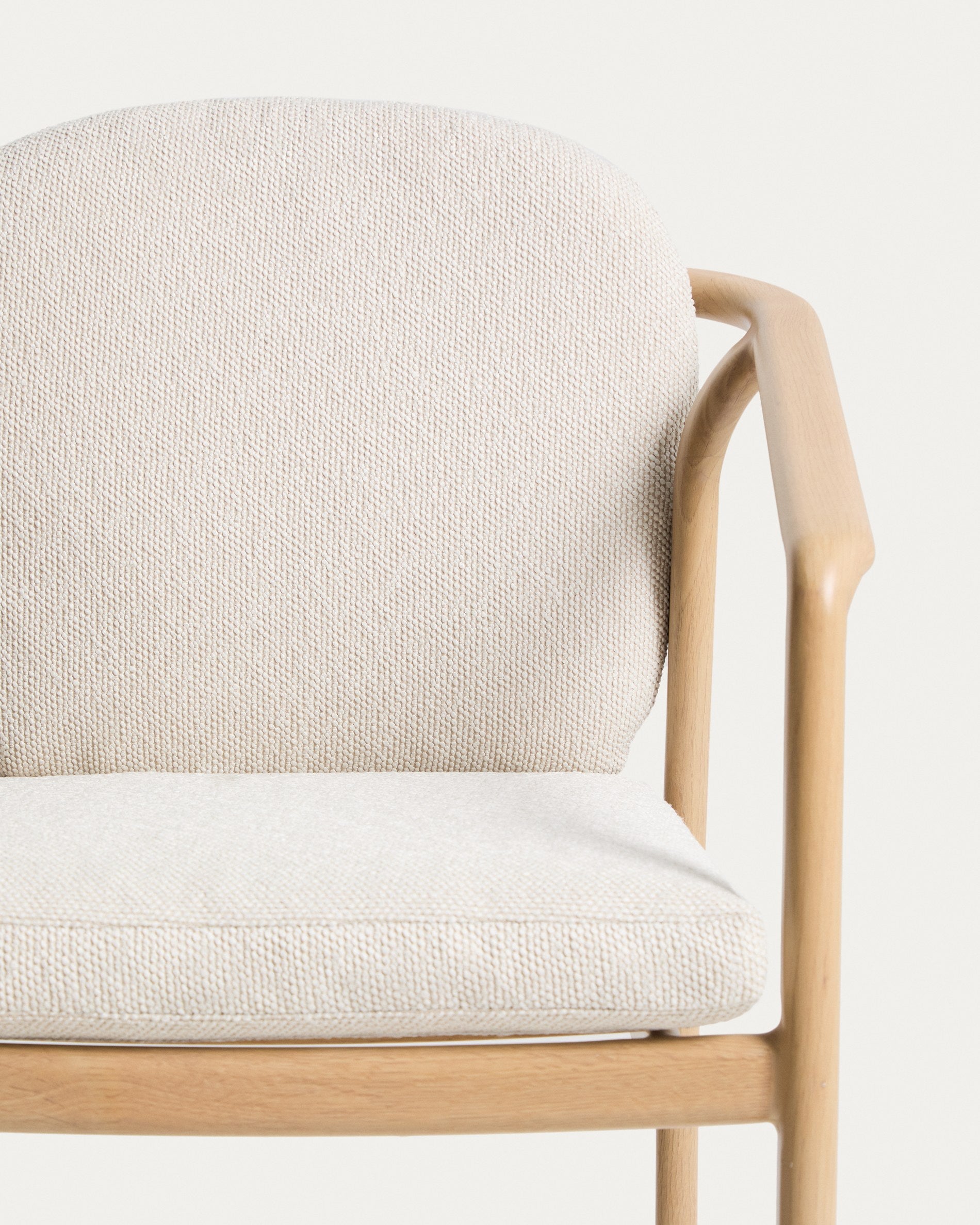 Tuinstoel SIRTE ecru met een afwerking die hout imiteert