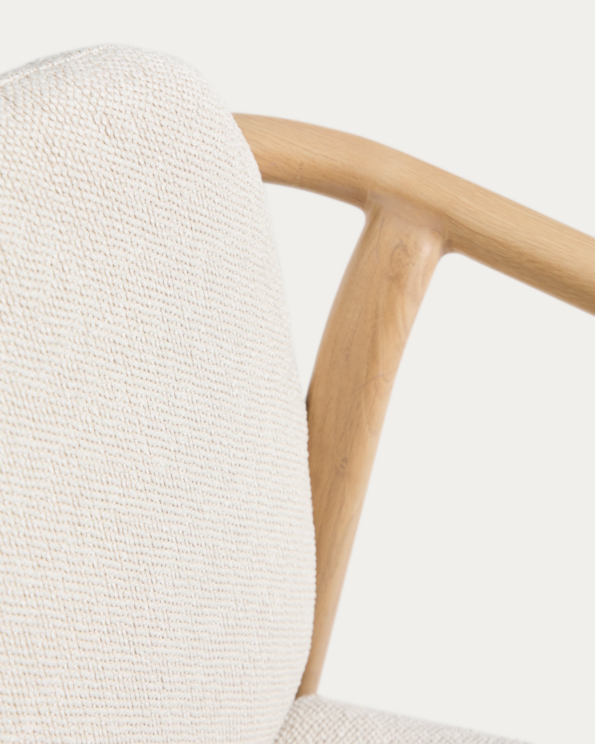 Tuinstoel SIRTE ecru met een afwerking die hout imiteert