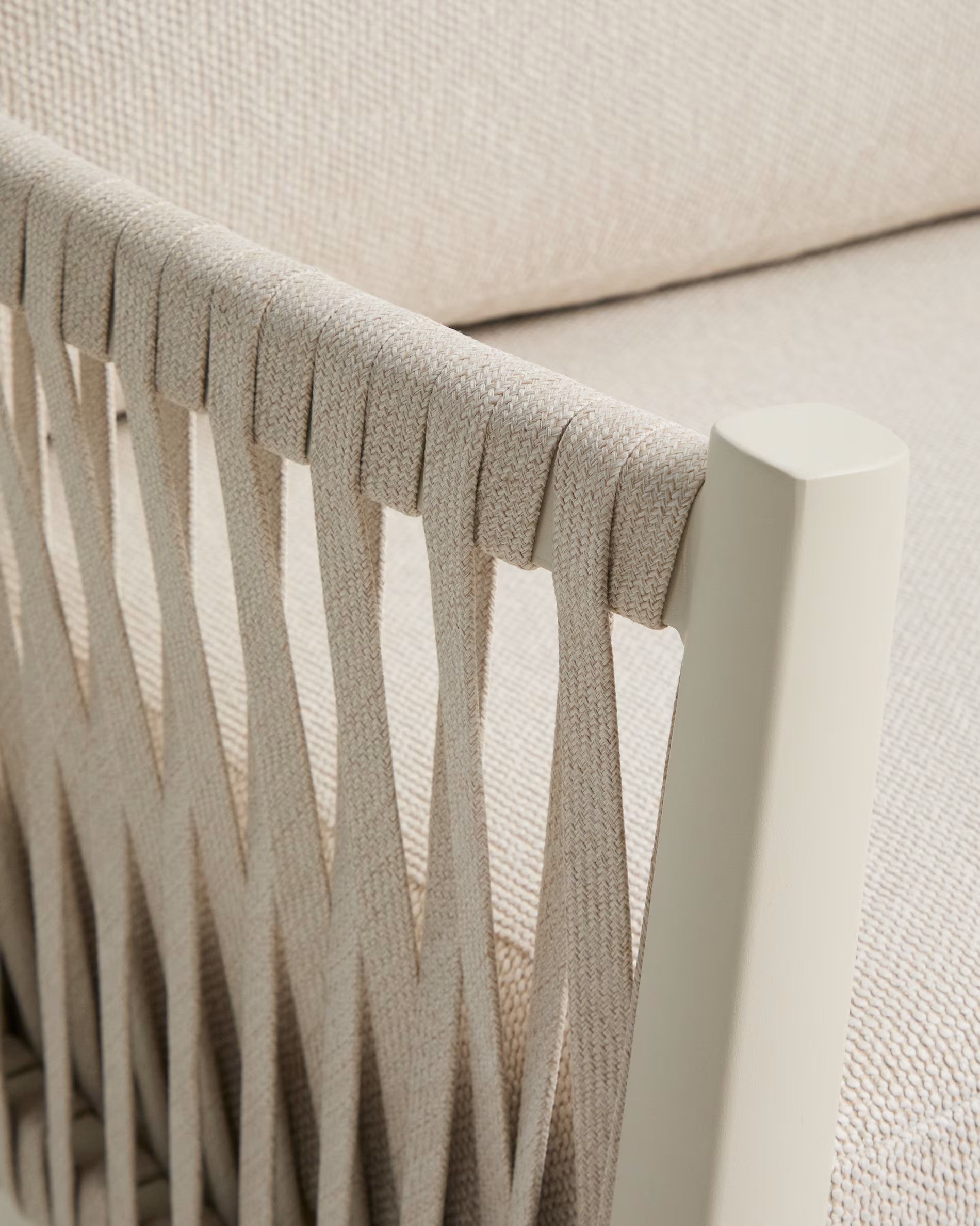 Beige ALERIA tuinset met lichte basis