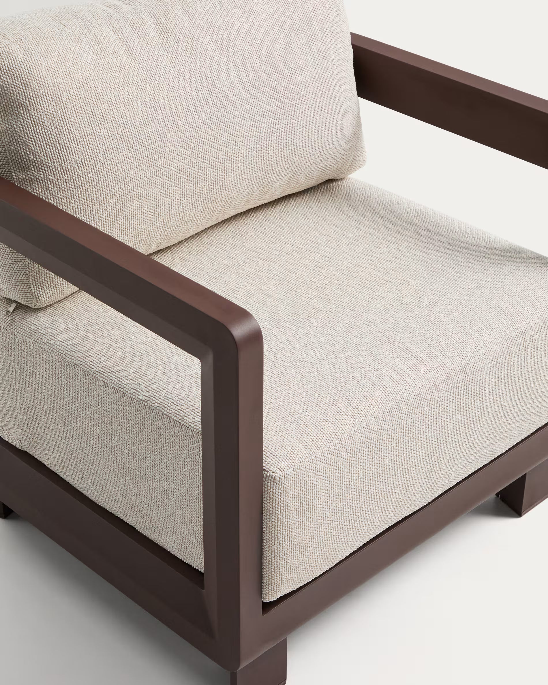 Tuinfauteuil NERANO beige met een bruine basis