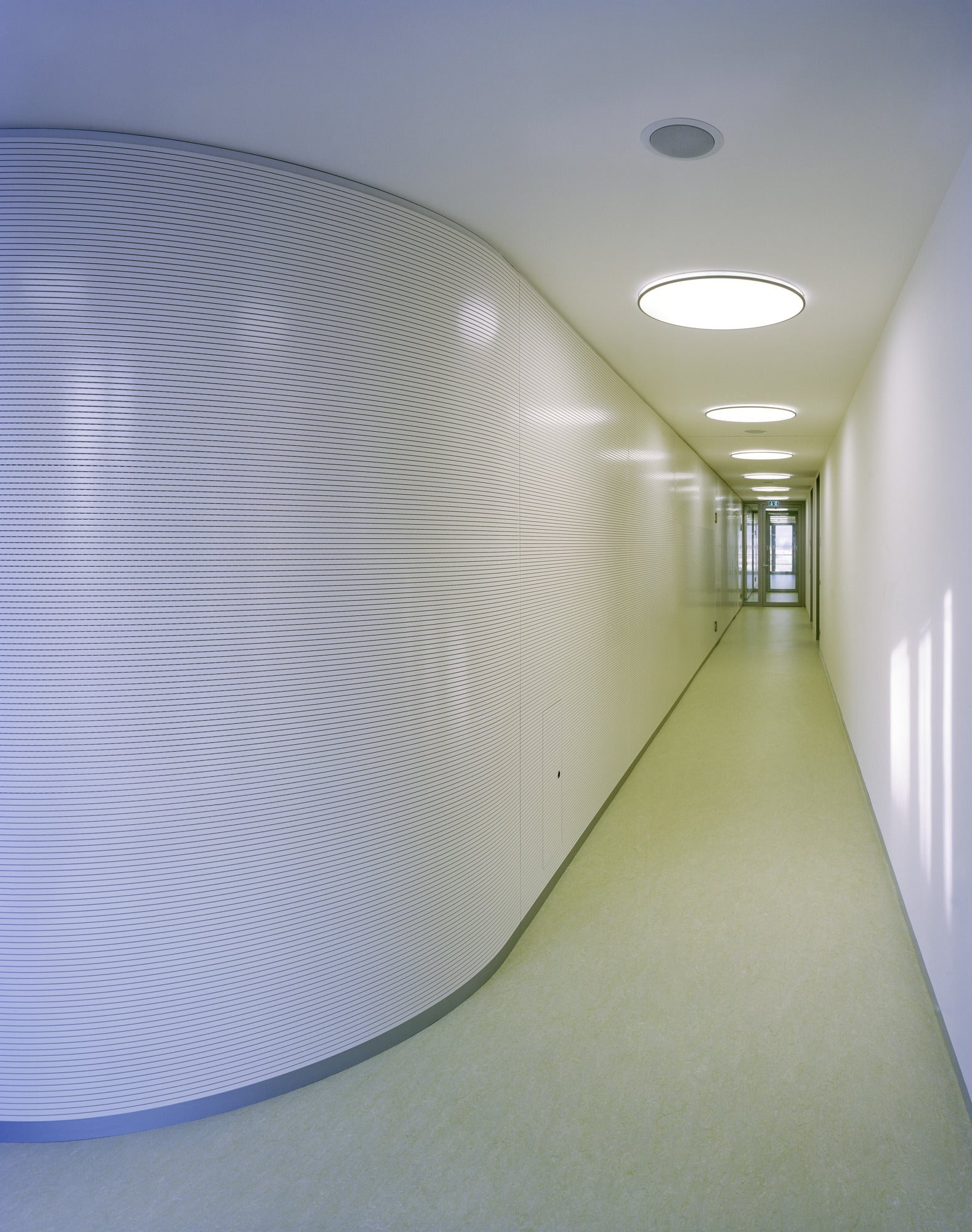 Plafon AJ MUNKEGAARD weiß mit silberner Verkleidung