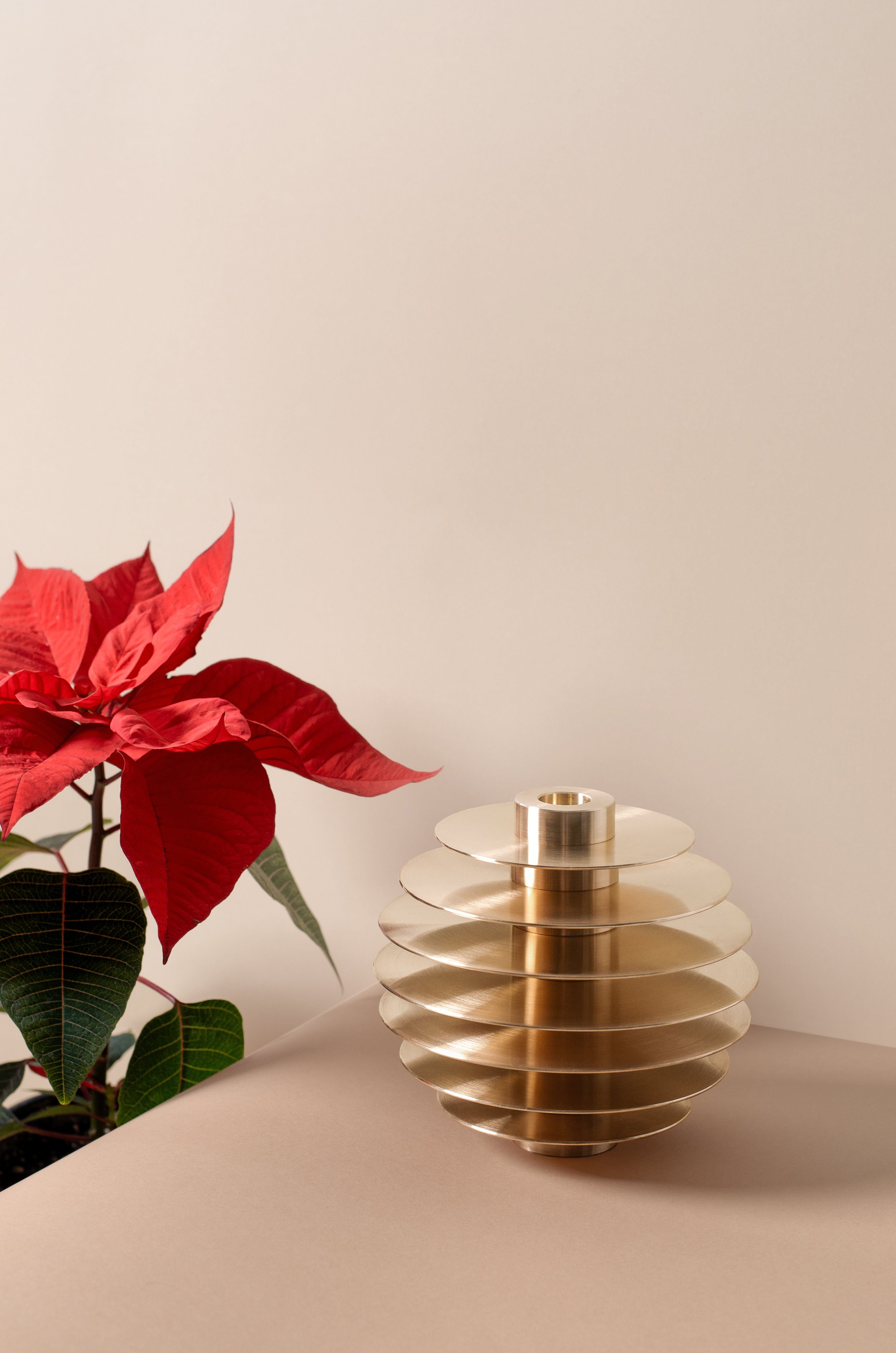 Set von ORB Kerzenhaltern aus Messing