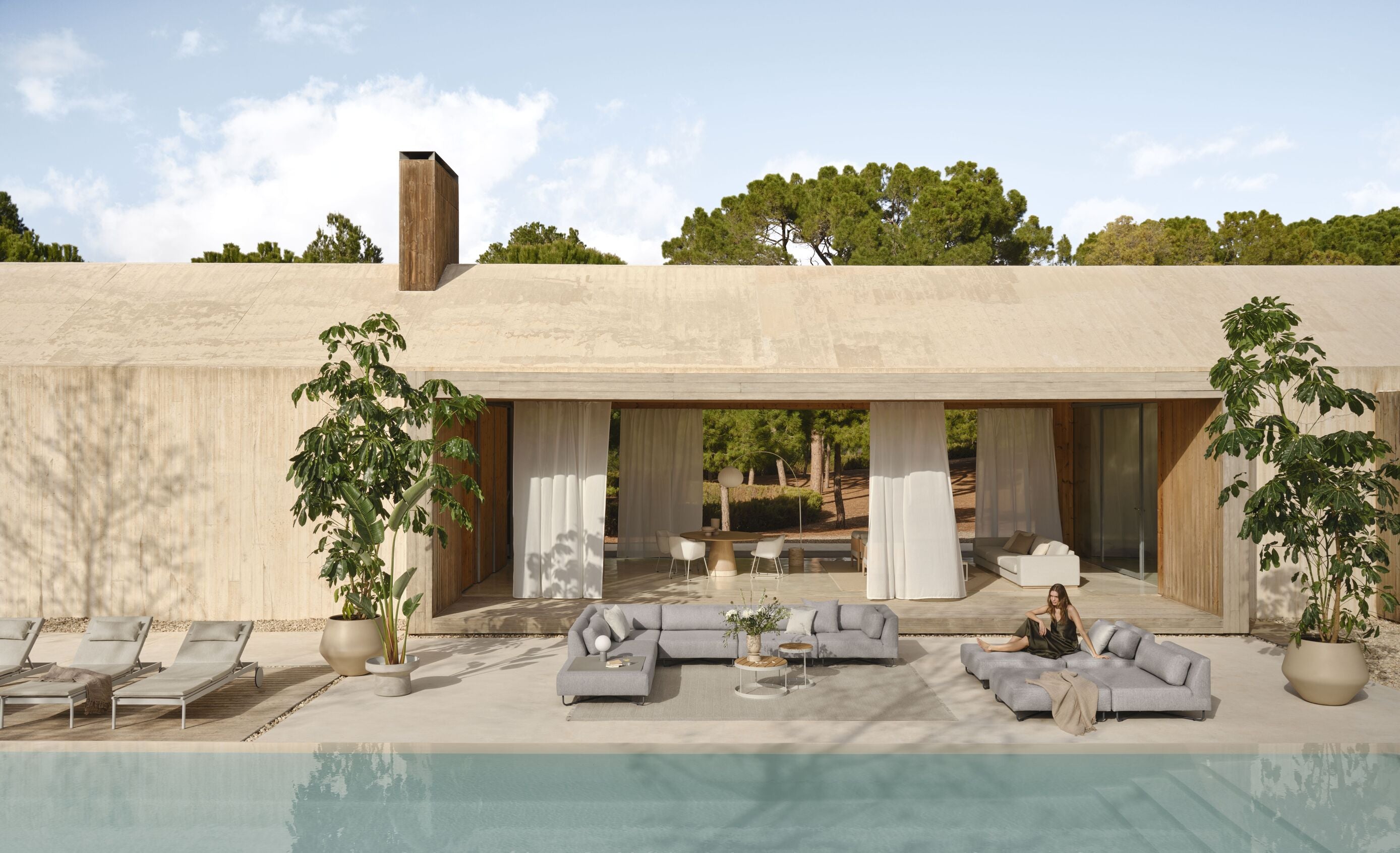 Ligstoel EASE zandkleurig