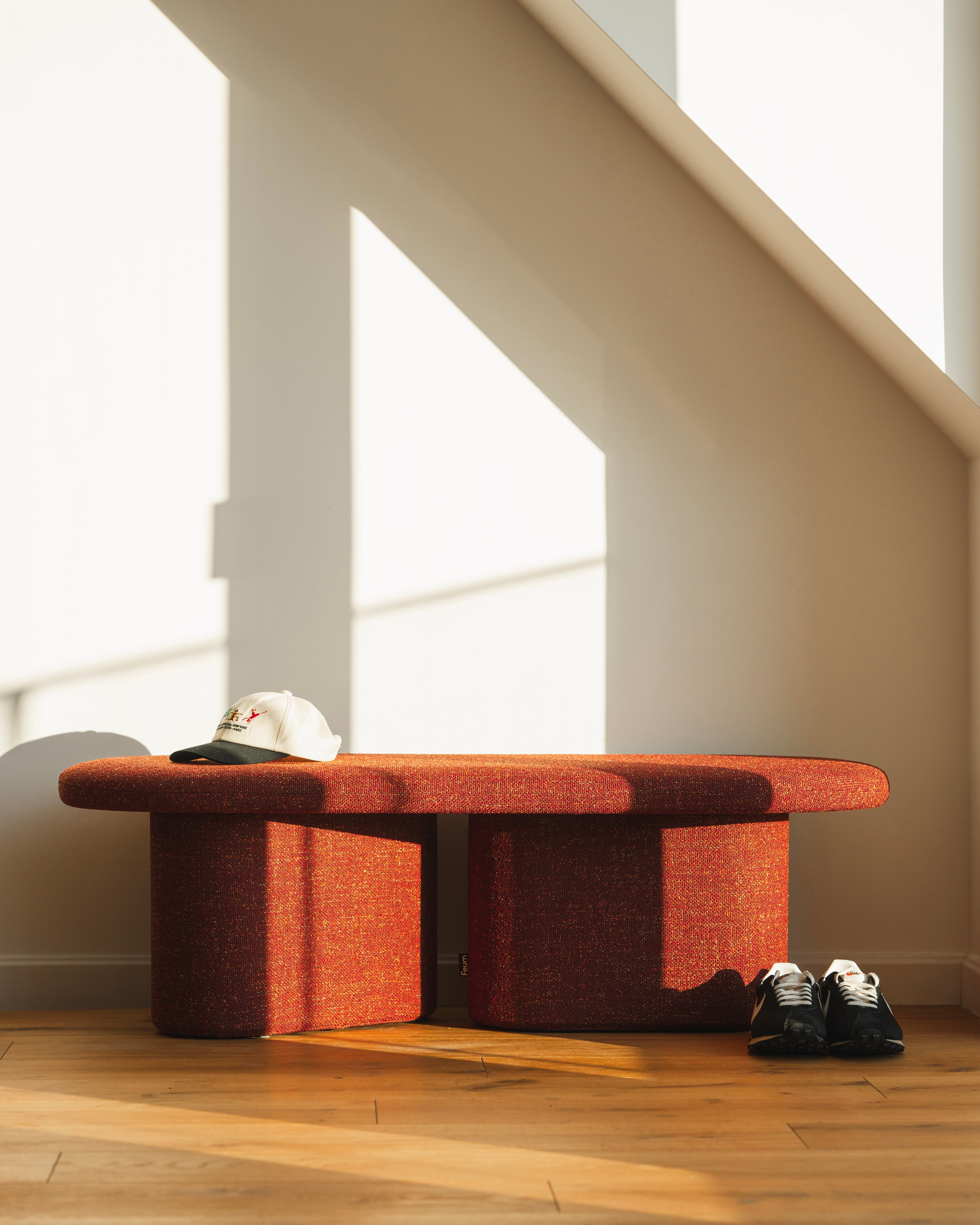 OVO Bank in kastanienrot