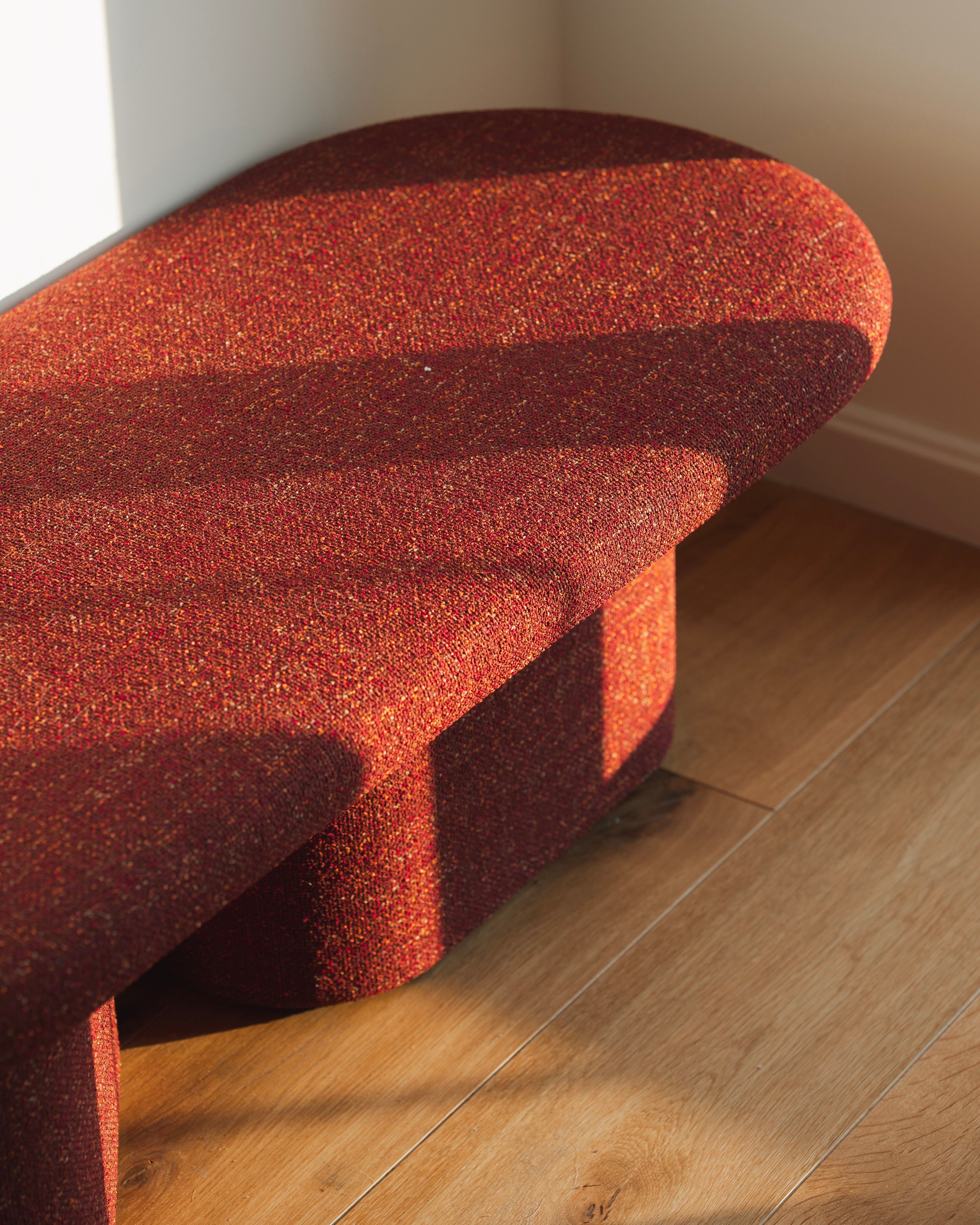 OVO Bank in kastanienrot