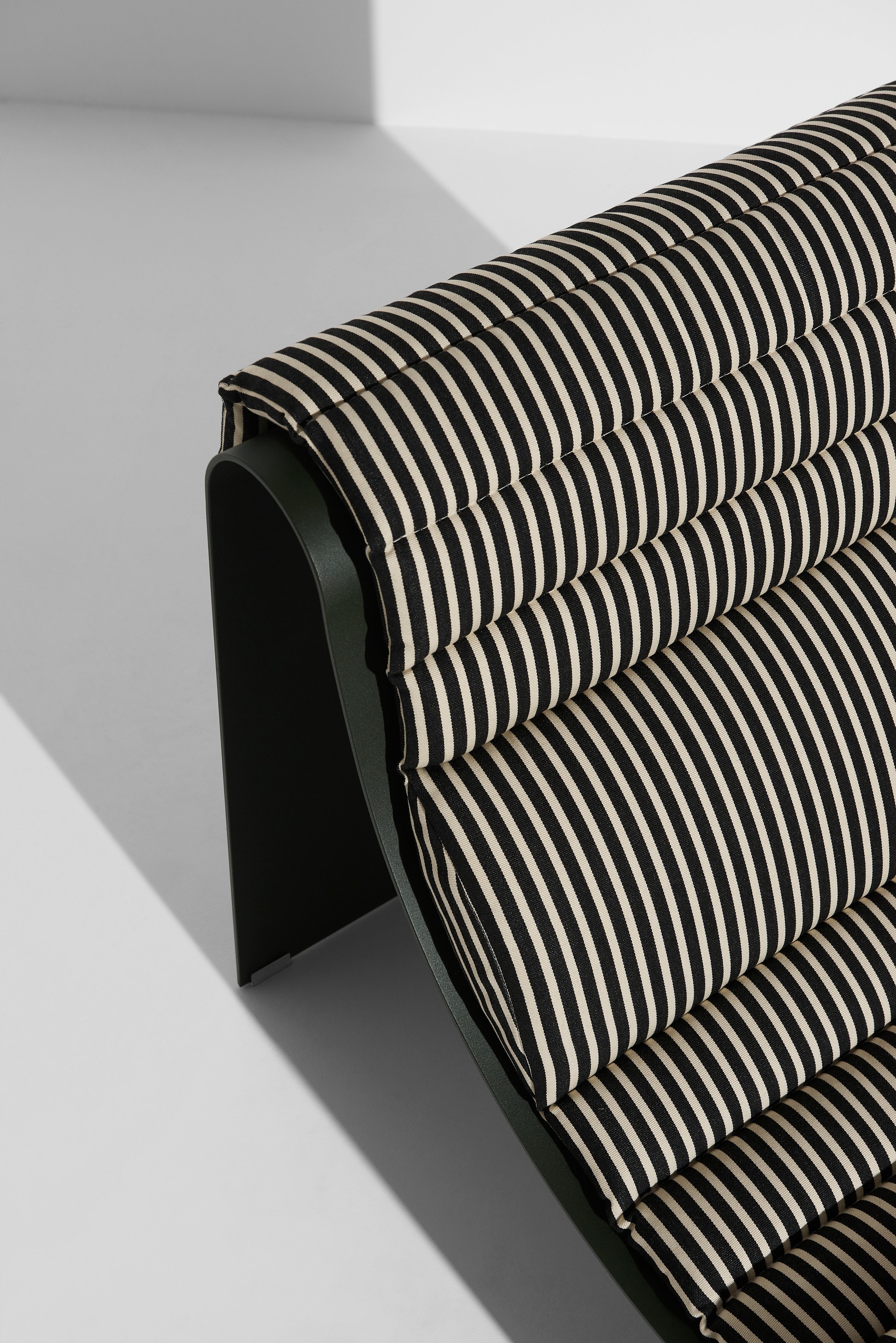ECLIPSE fauteuil donkergroen met gestreepte kussen