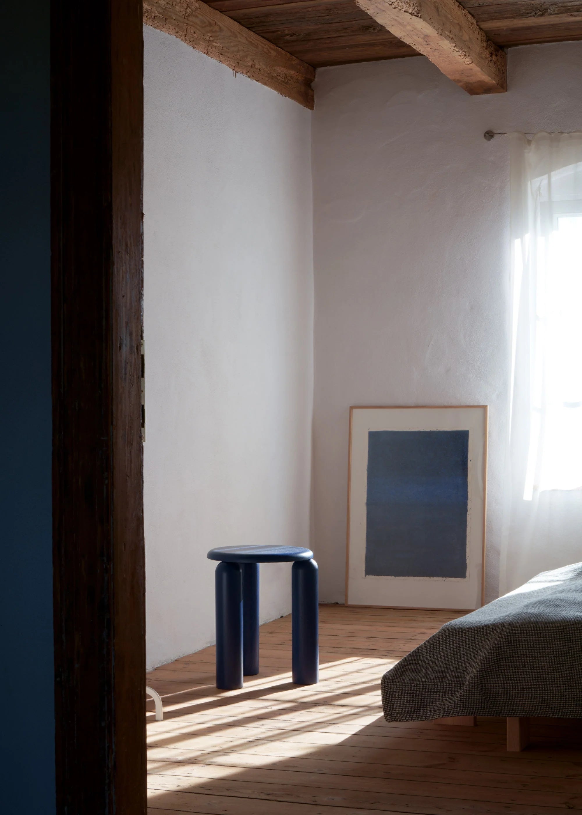 Beistelltisch NEO kobaltblaues Eschenholz