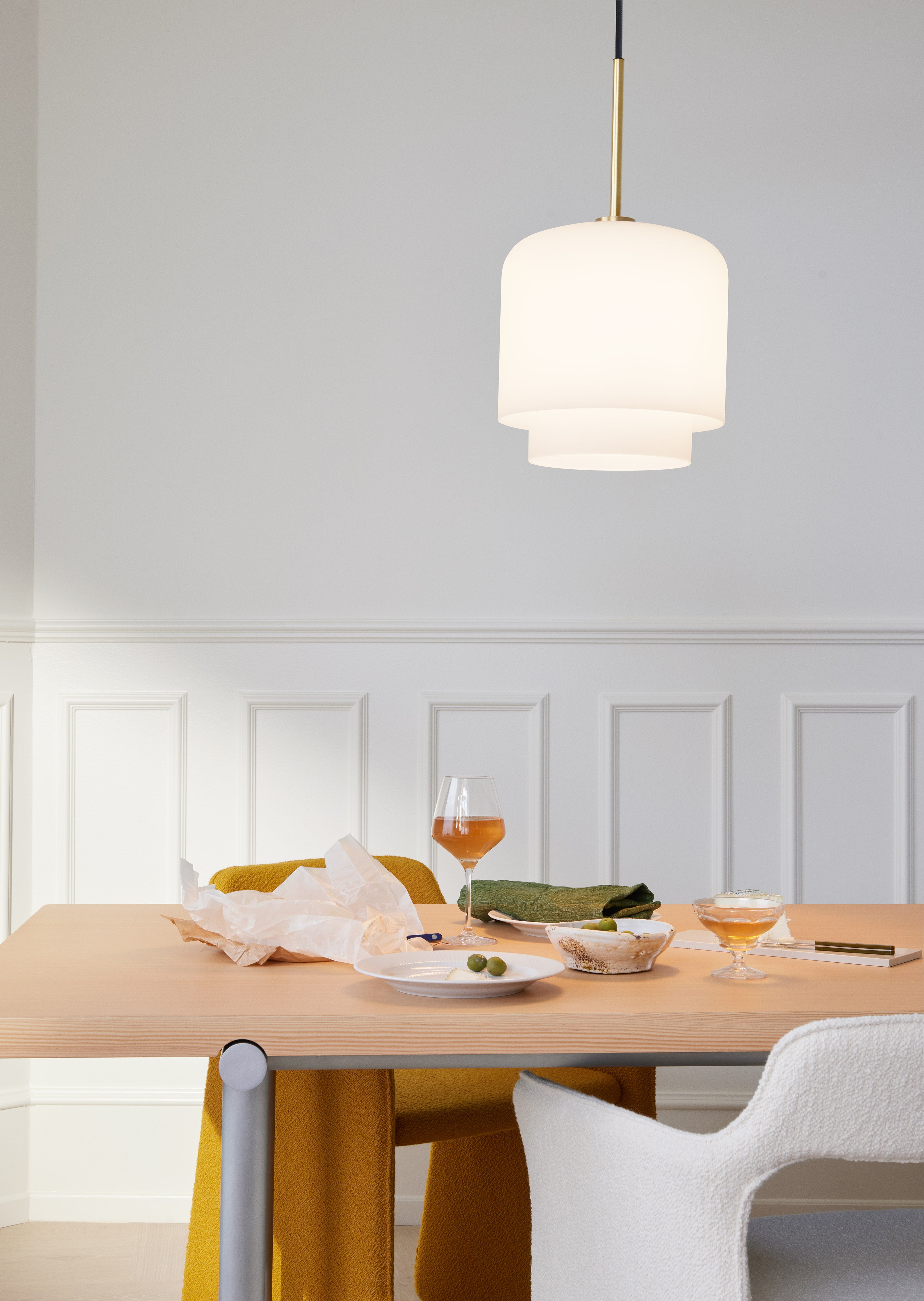 Tafel TUBBY TUBE douglasden met zwarte basis