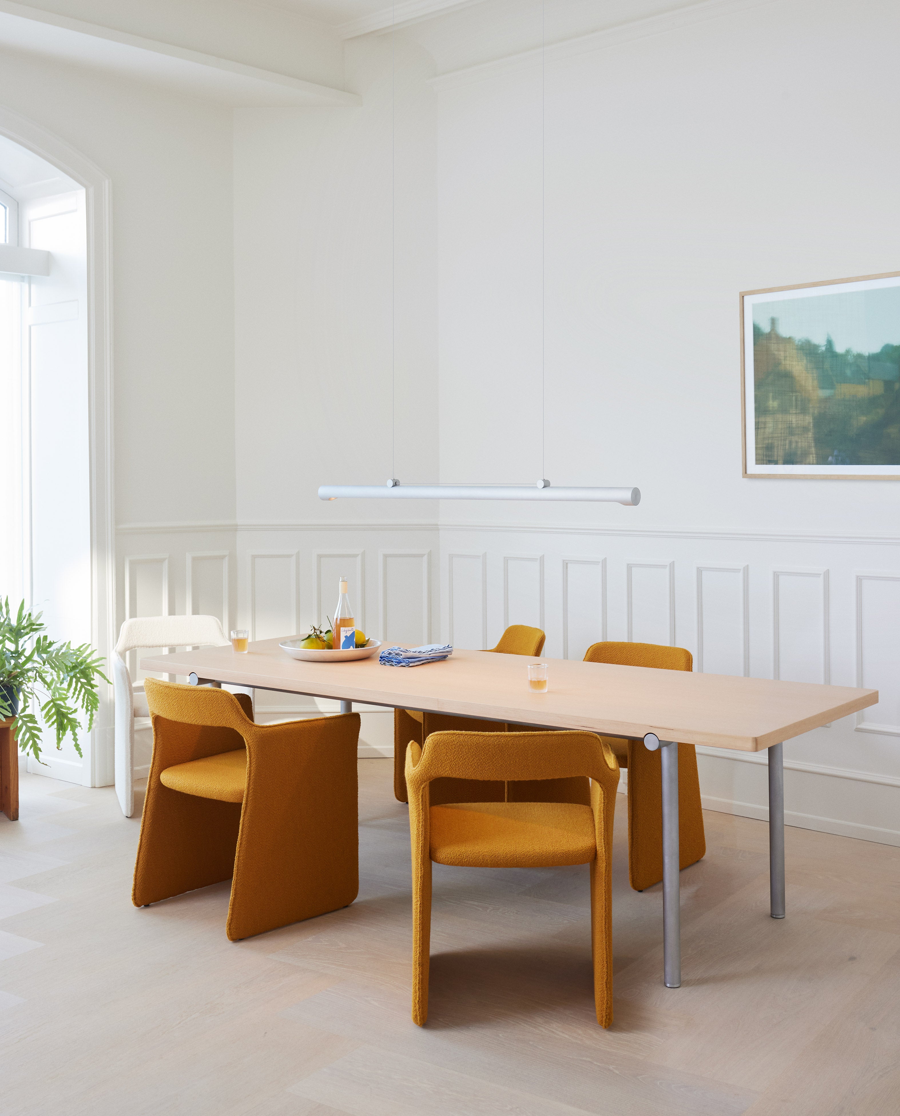 Tafel TUBBY TUBE douglasden met zwarte basis