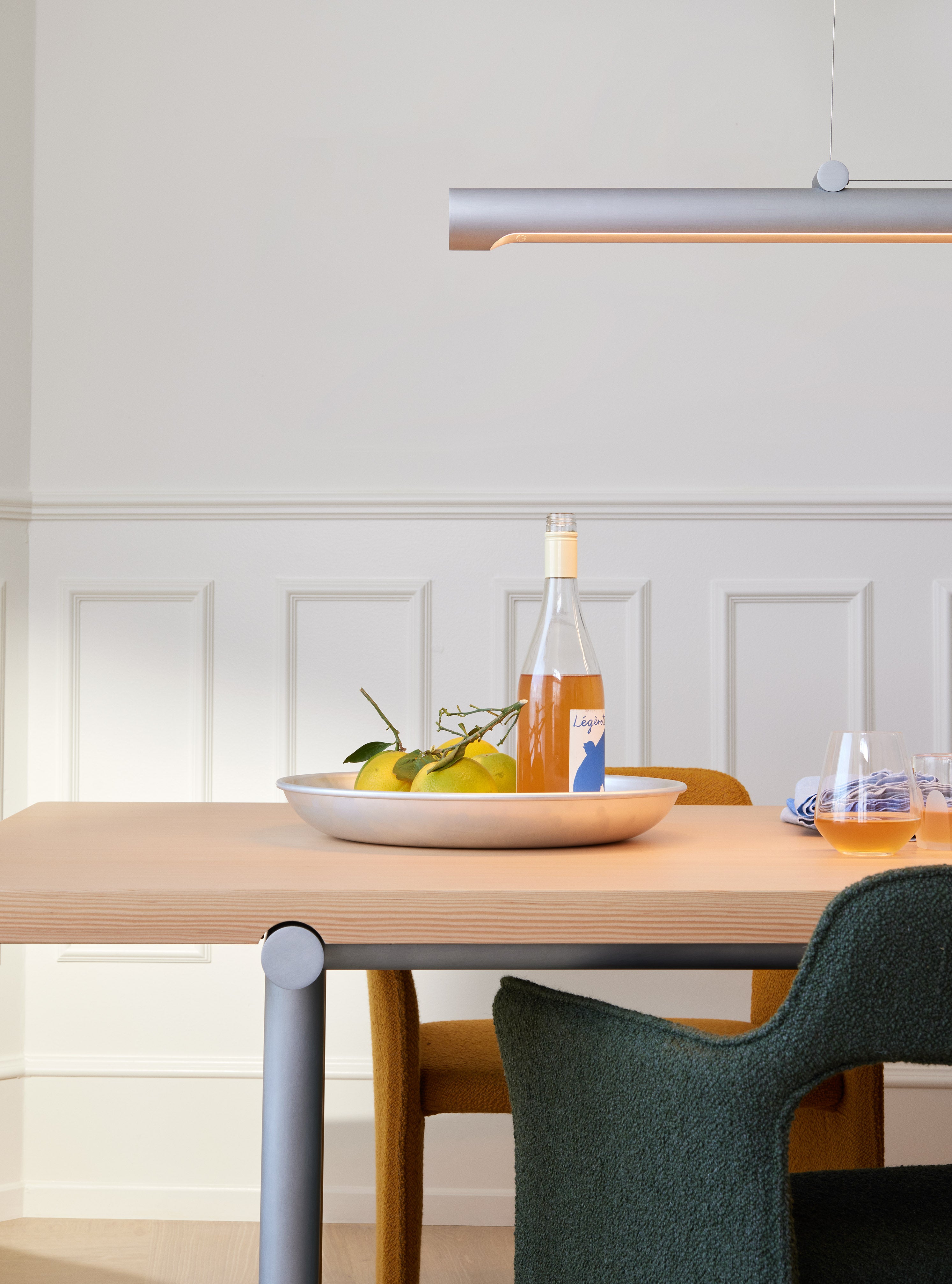 Tafel TUBBY TUBE douglasden met zwarte basis