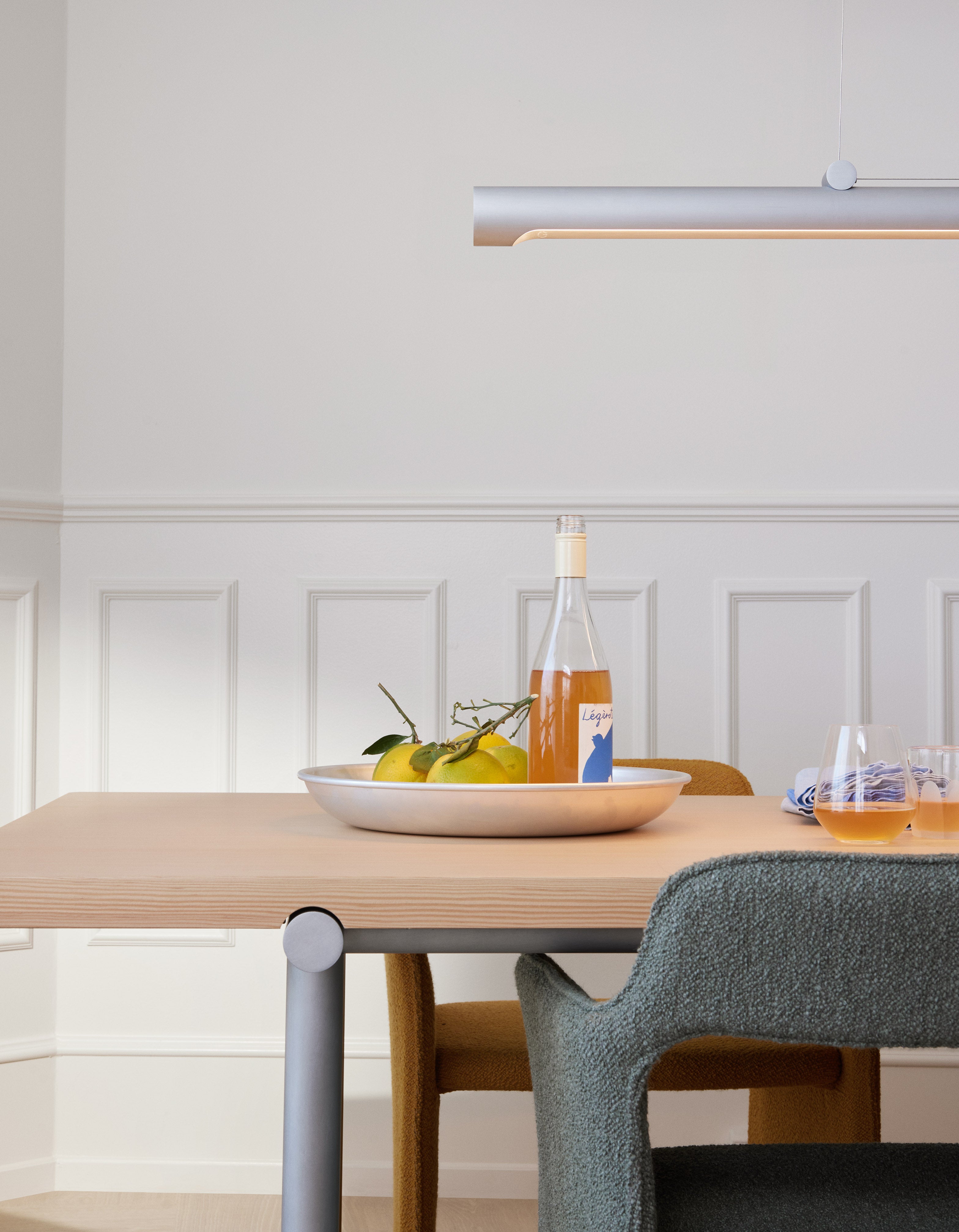 Tafel TUBBY TUBE douglasden met zwarte basis