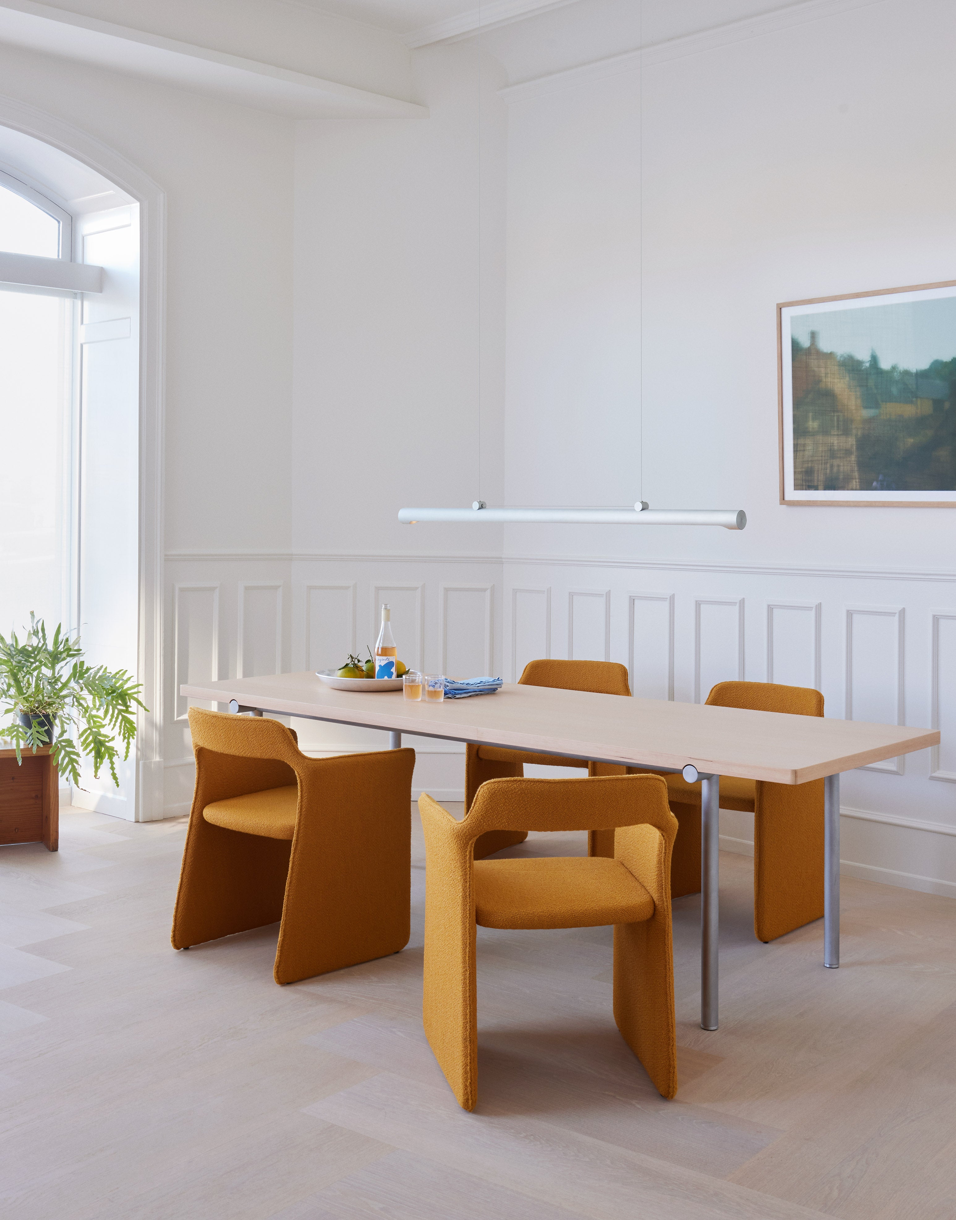 Tafel TUBBY TUBE douglasden met zwarte basis