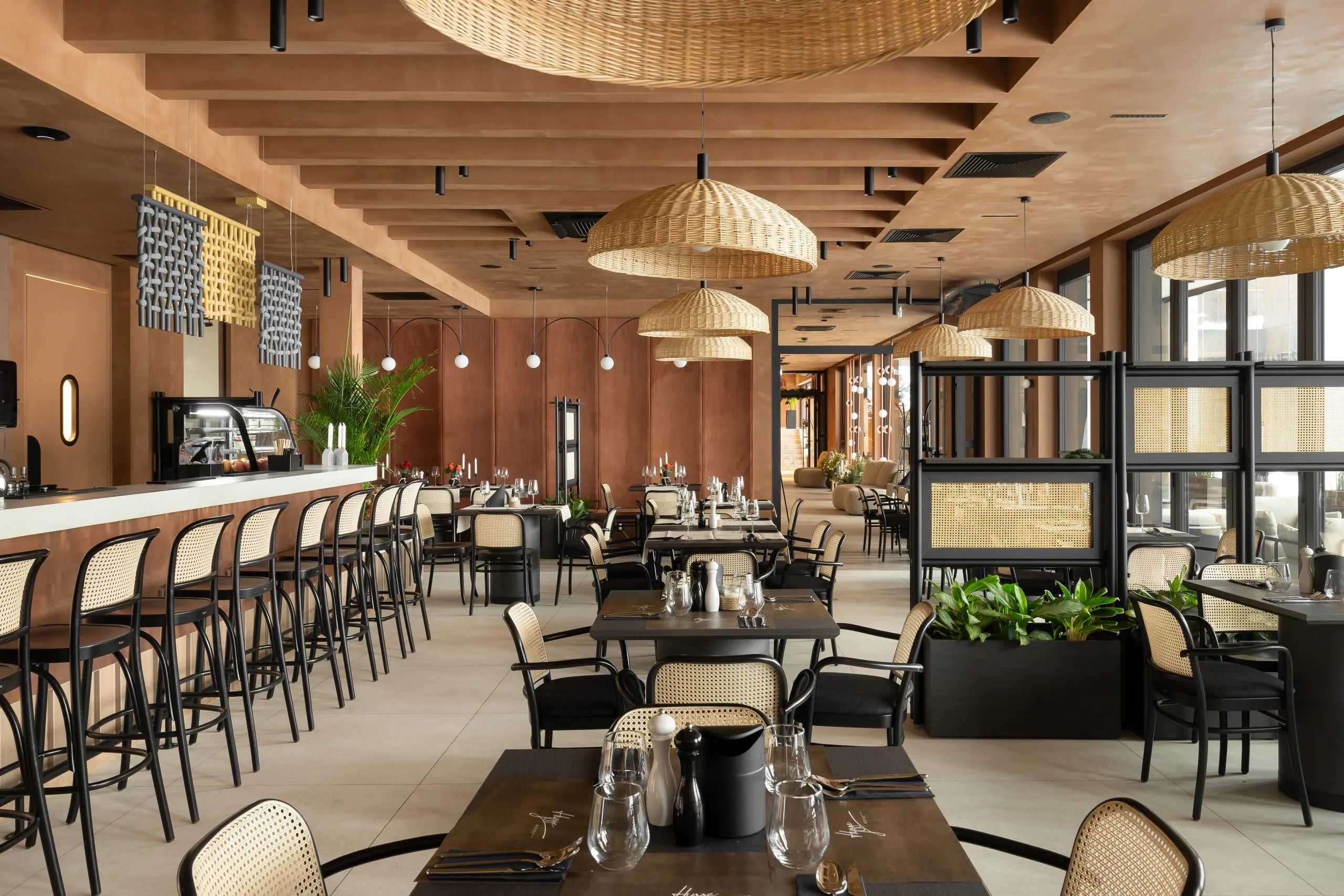 Stoel met armleuningen BENKO B-8120 van beukenhout