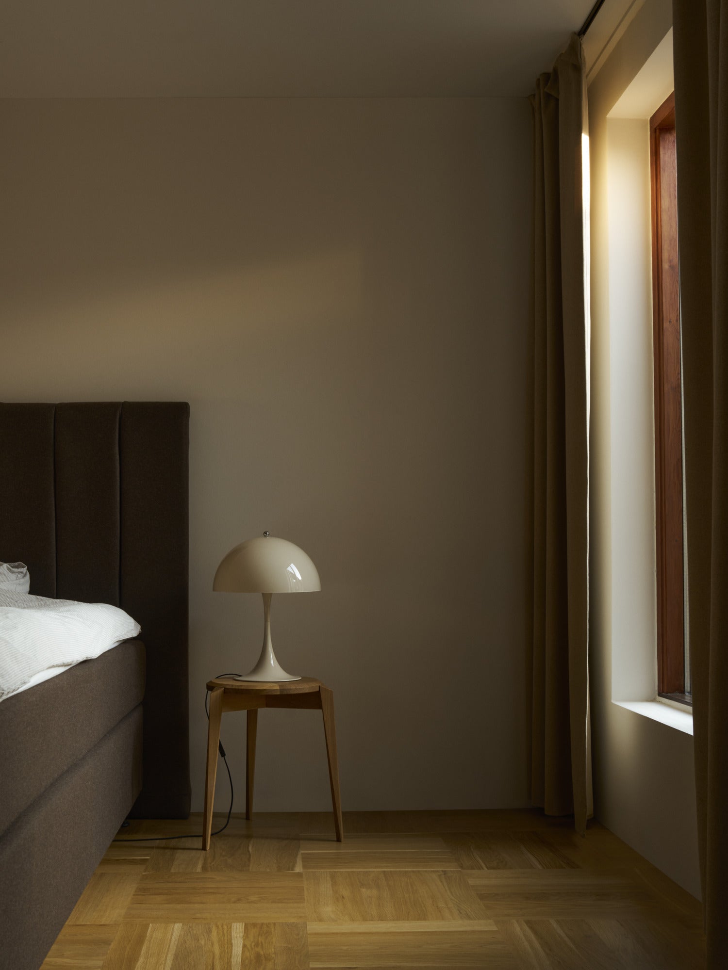 Draagbare lamp PANTHELLA 250 beige opaal