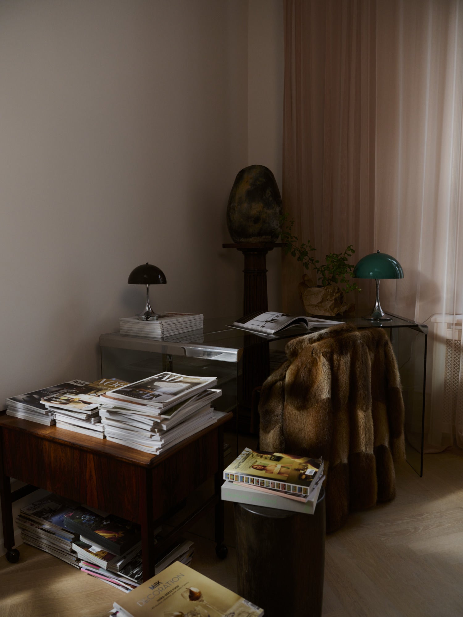 Draagbare lamp PANTHELLA 250 groen met verchroomde voet