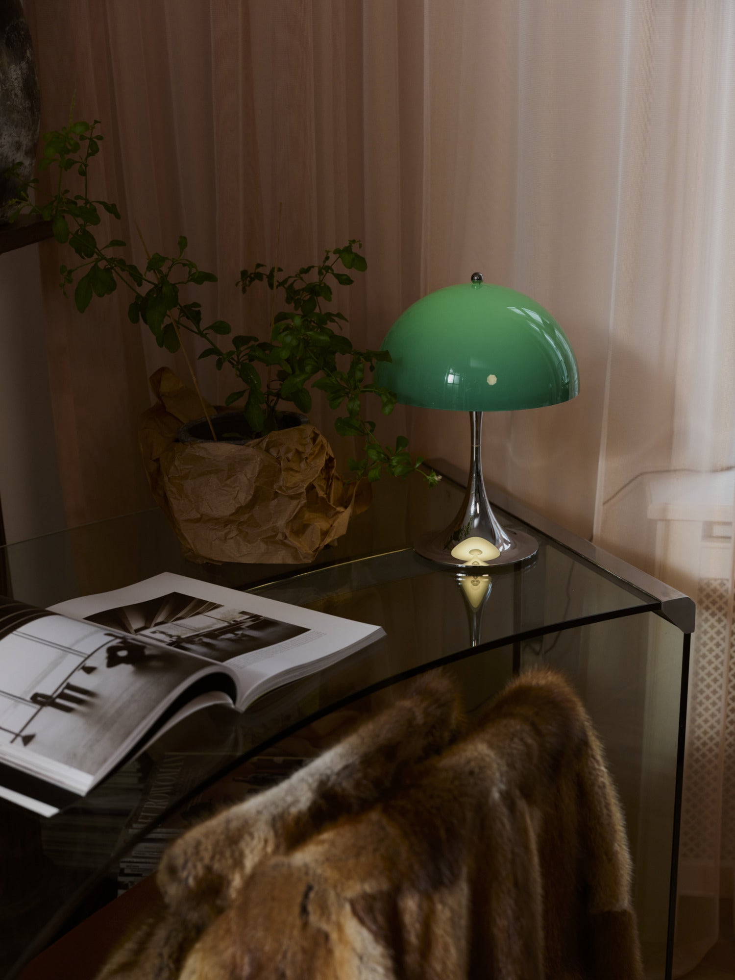 Draagbare lamp PANTHELLA 250 groen met verchroomde voet