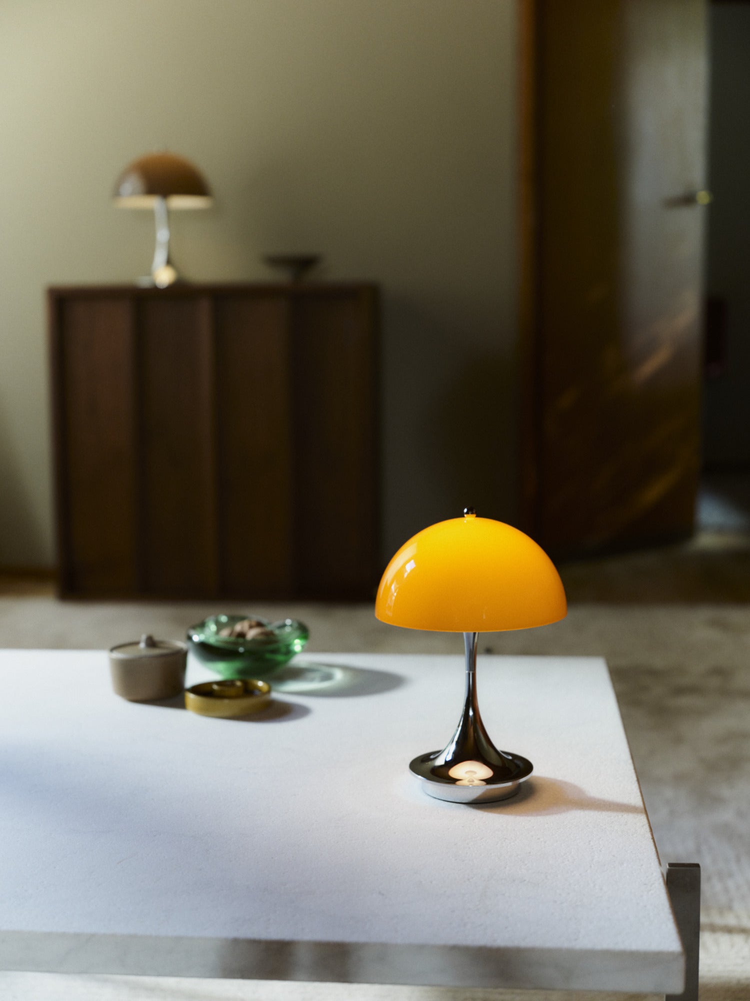 Draagbare lamp PANTHELLA 160 oranje met verchroomde voet