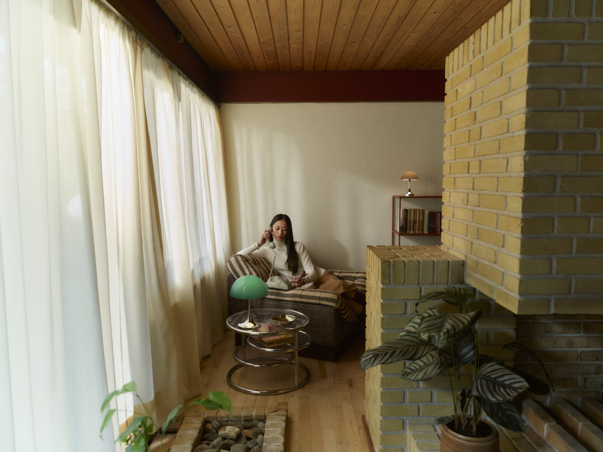 Draagbare lamp PANTHELLA 250 groen met verchroomde voet