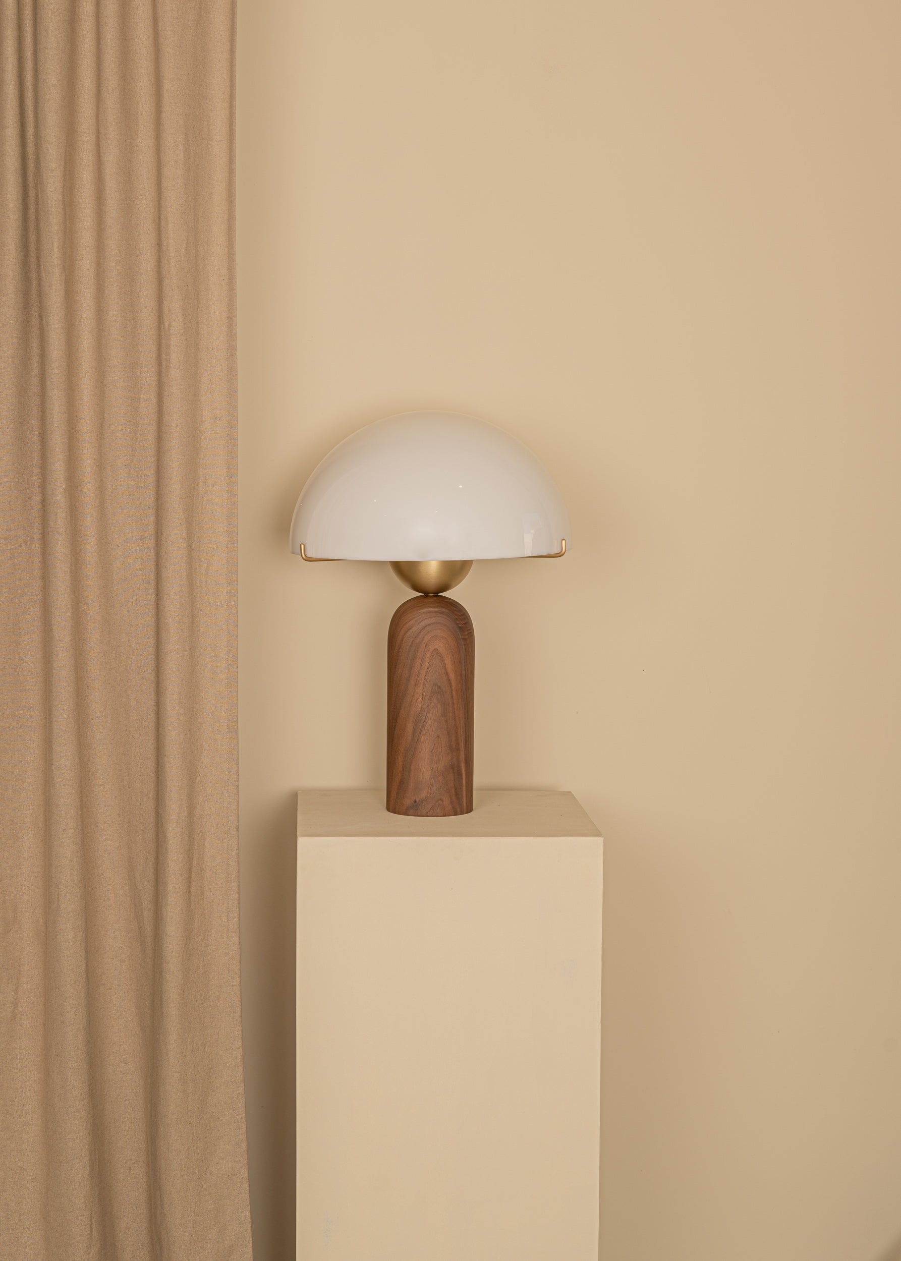 Tischlampe PEONO Nussbaum