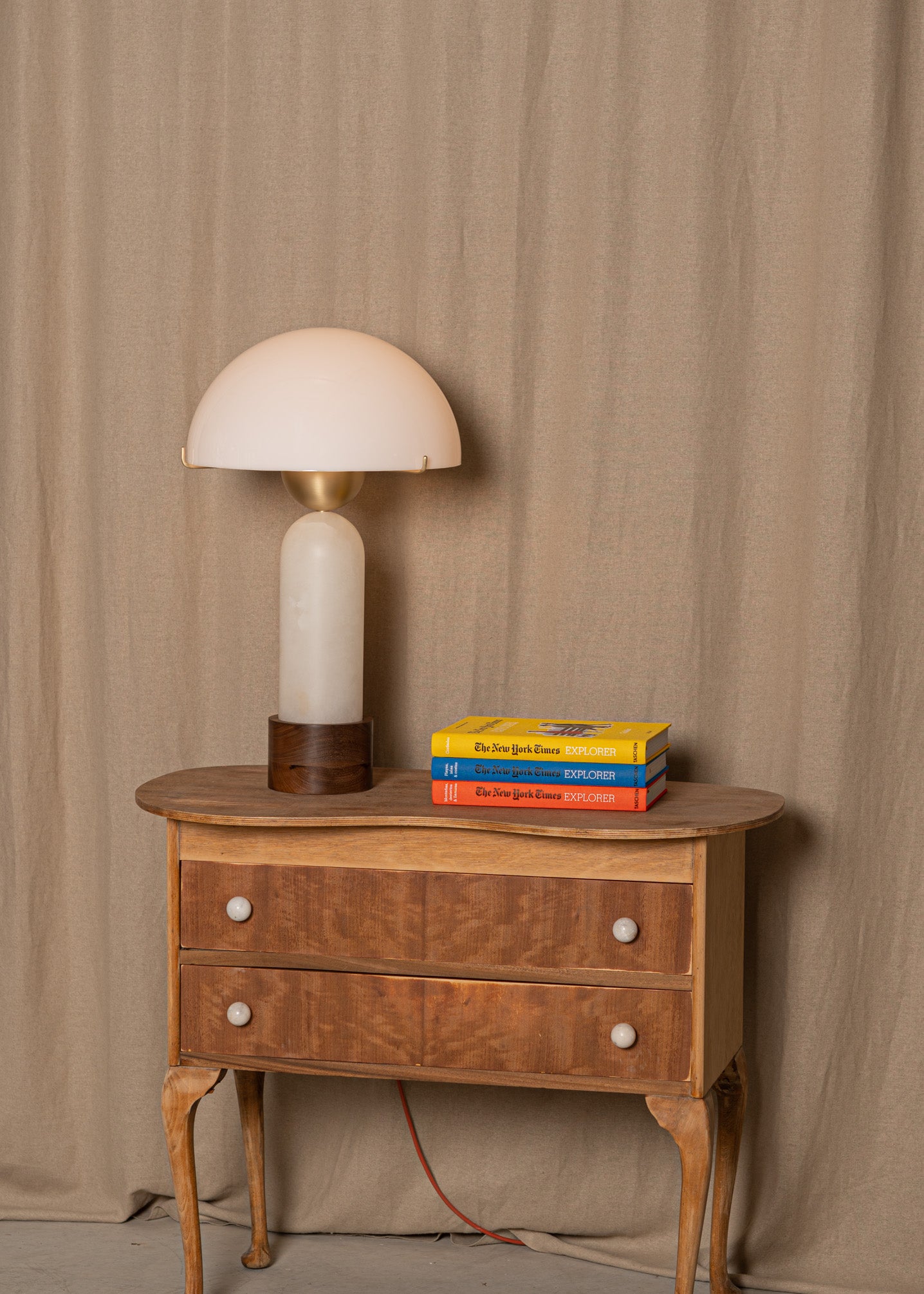 Tafellamp PEONO wit alabaster