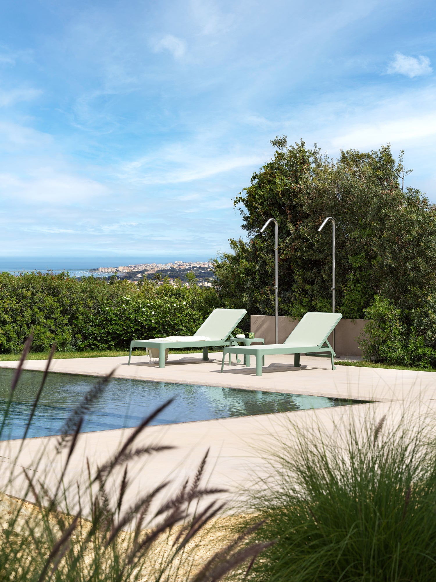 NET taupe outdoor coffee table