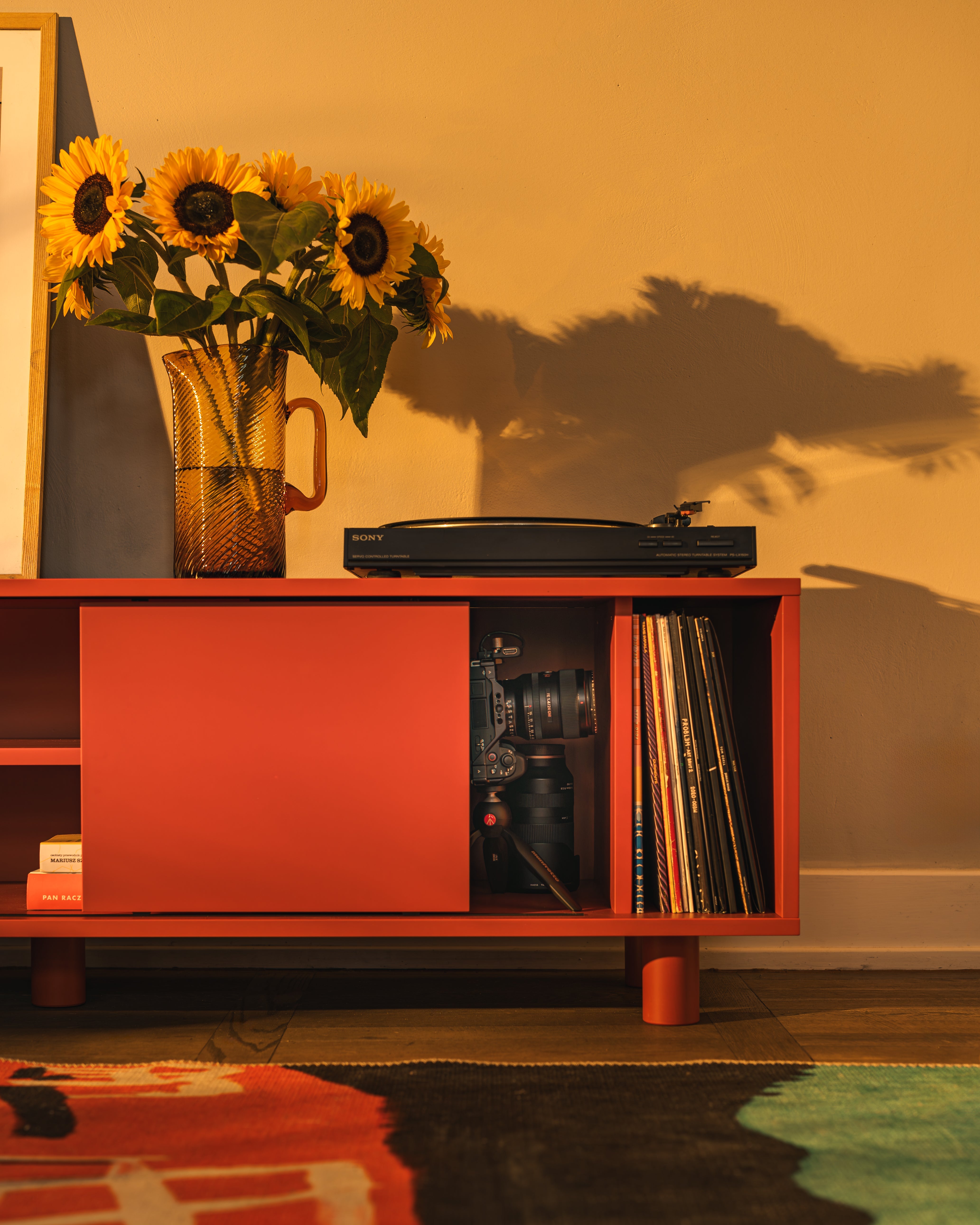 POP TV cabinet red rooibos