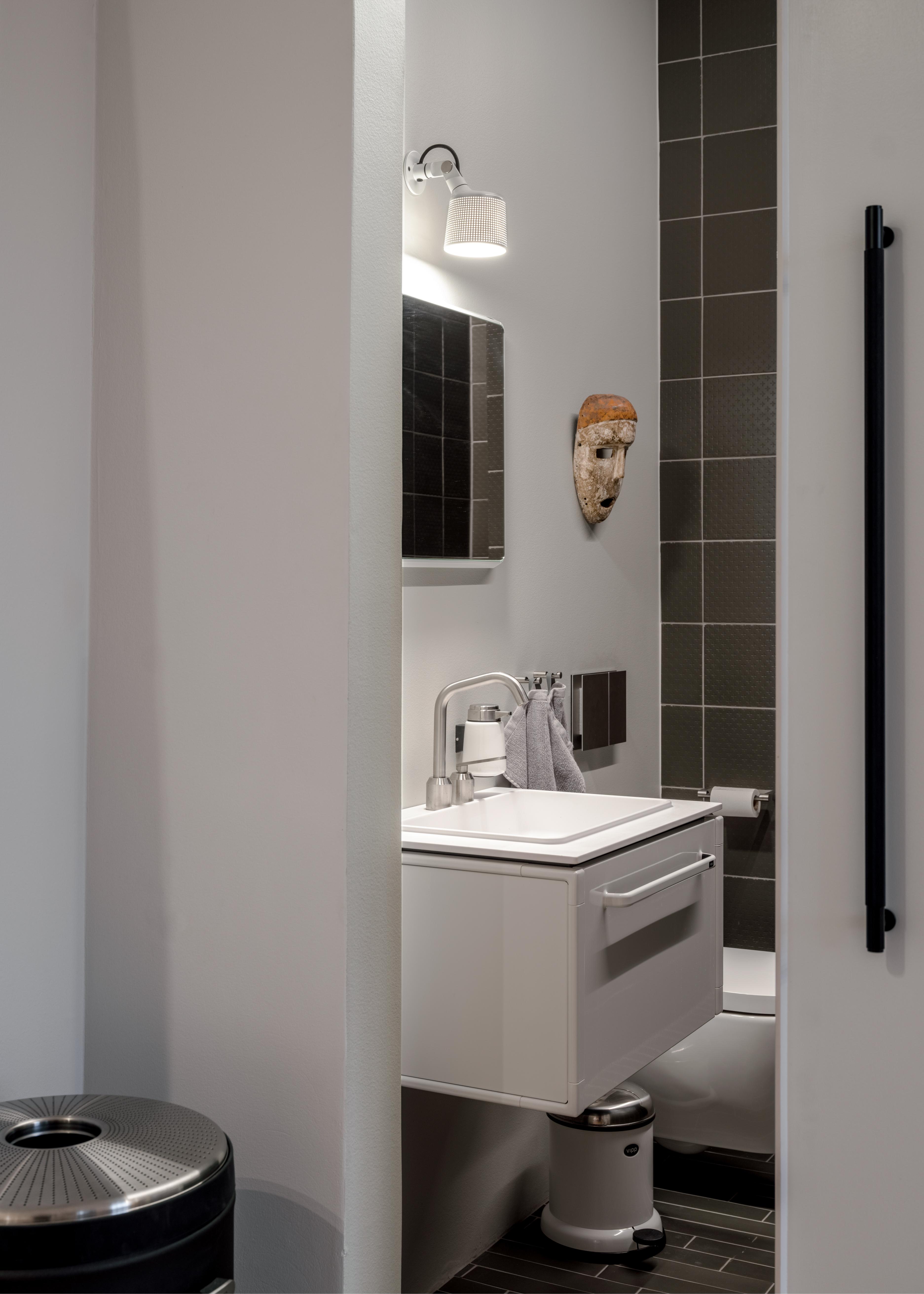 Lustro badkamer VIPP witte aluminium lijst
