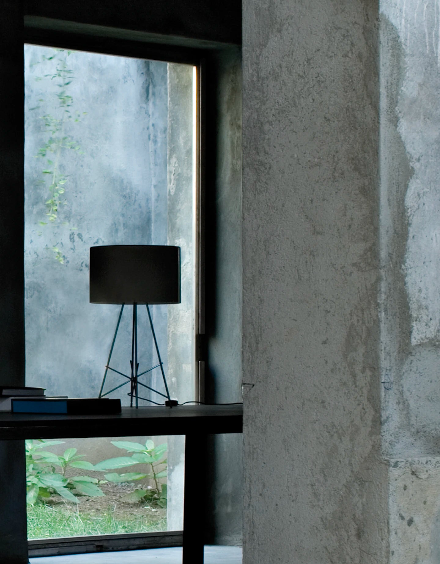 RAY Table Lamp Glass with Metal Base