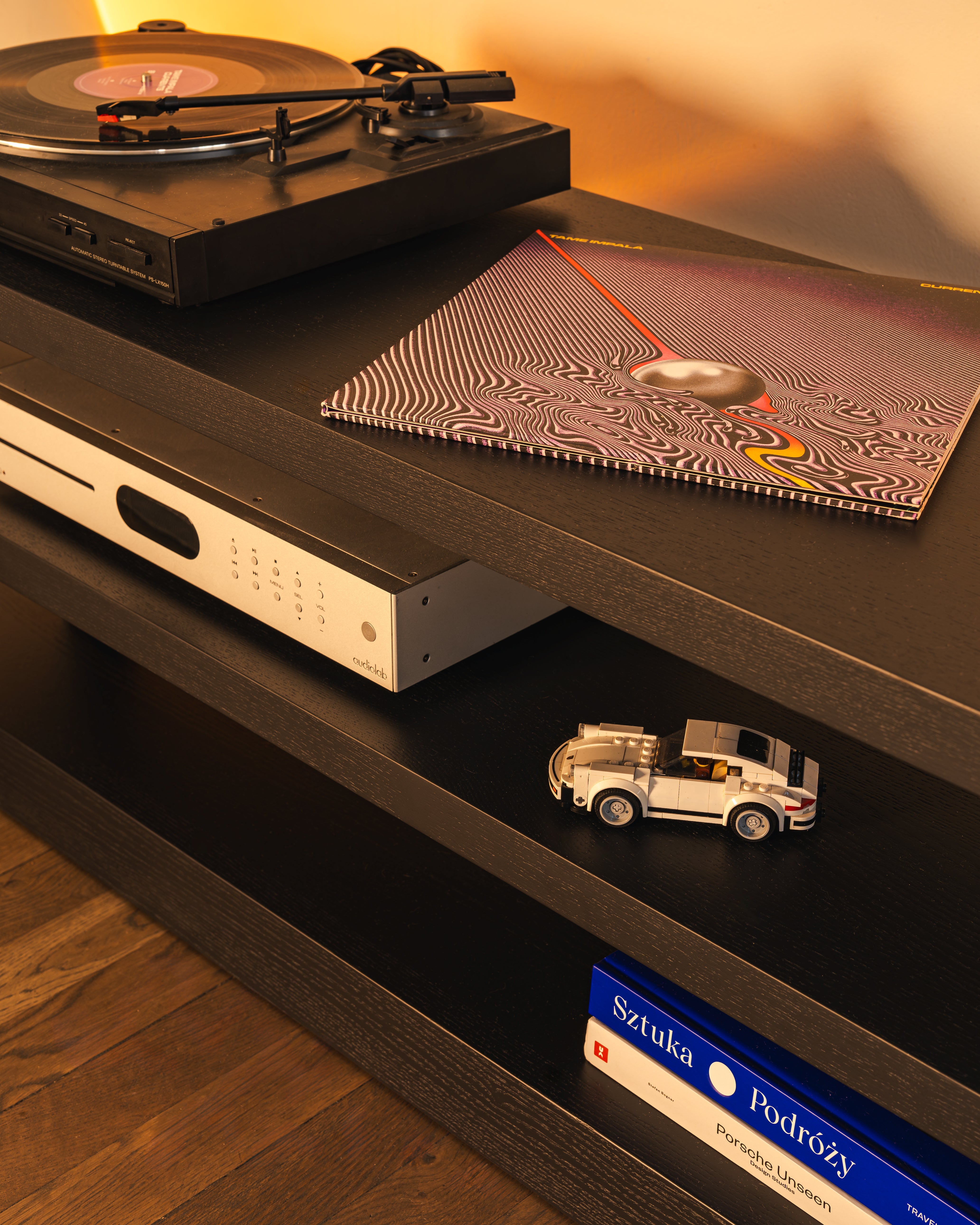 RTV-kast REL zwart met fineer