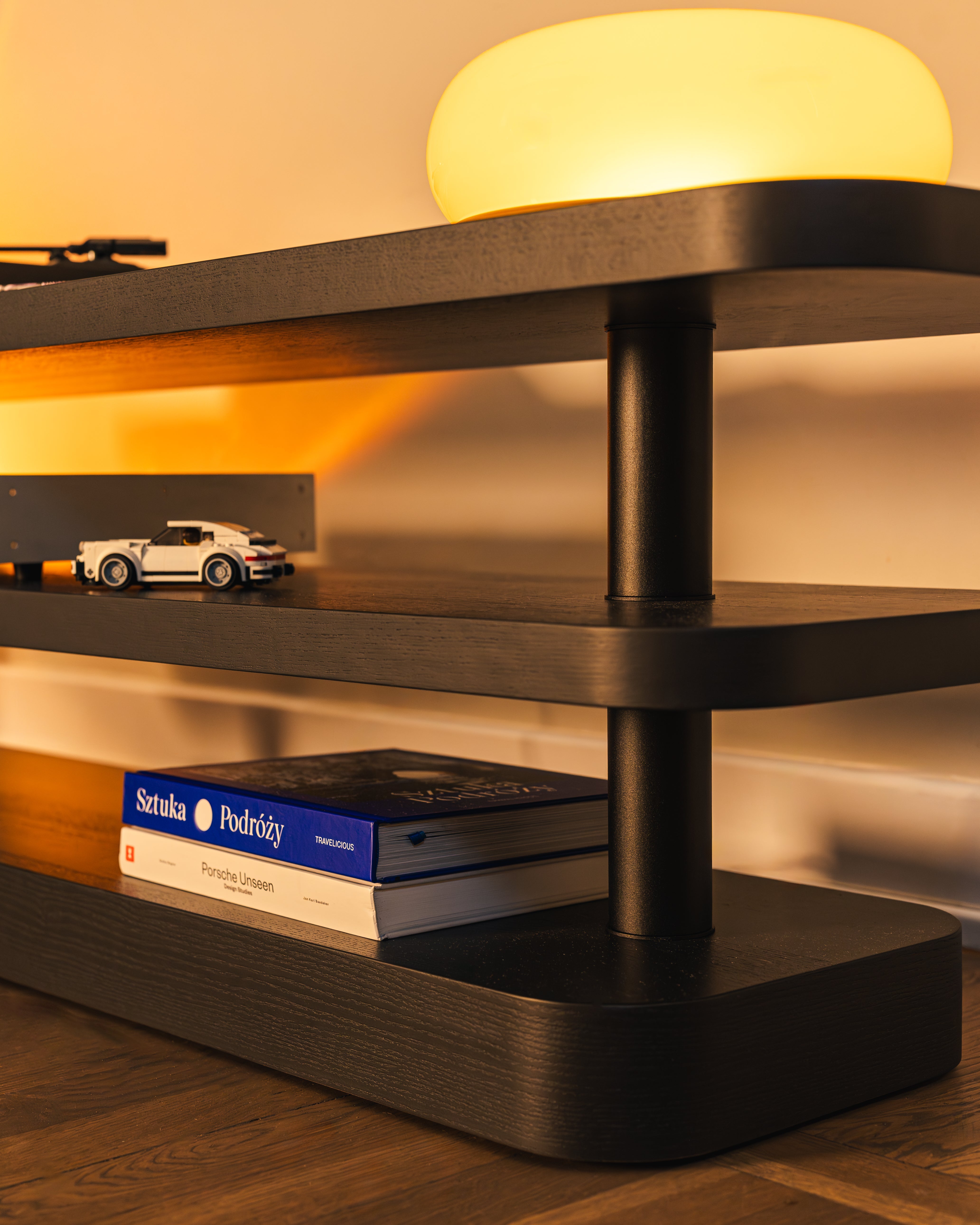 RTV-kast REL zwart met fineer