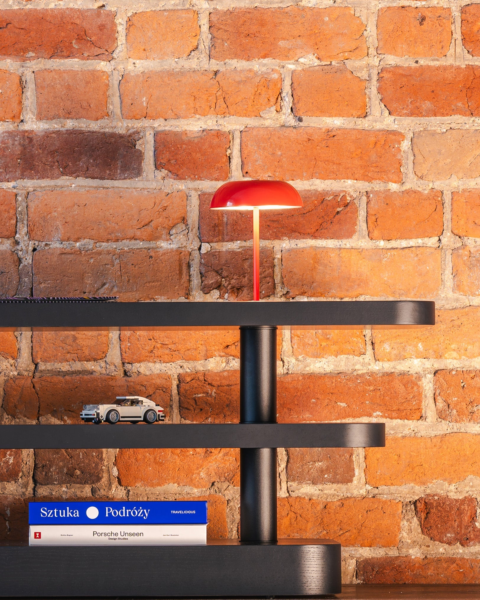 RTV-kast REL zwart met fineer