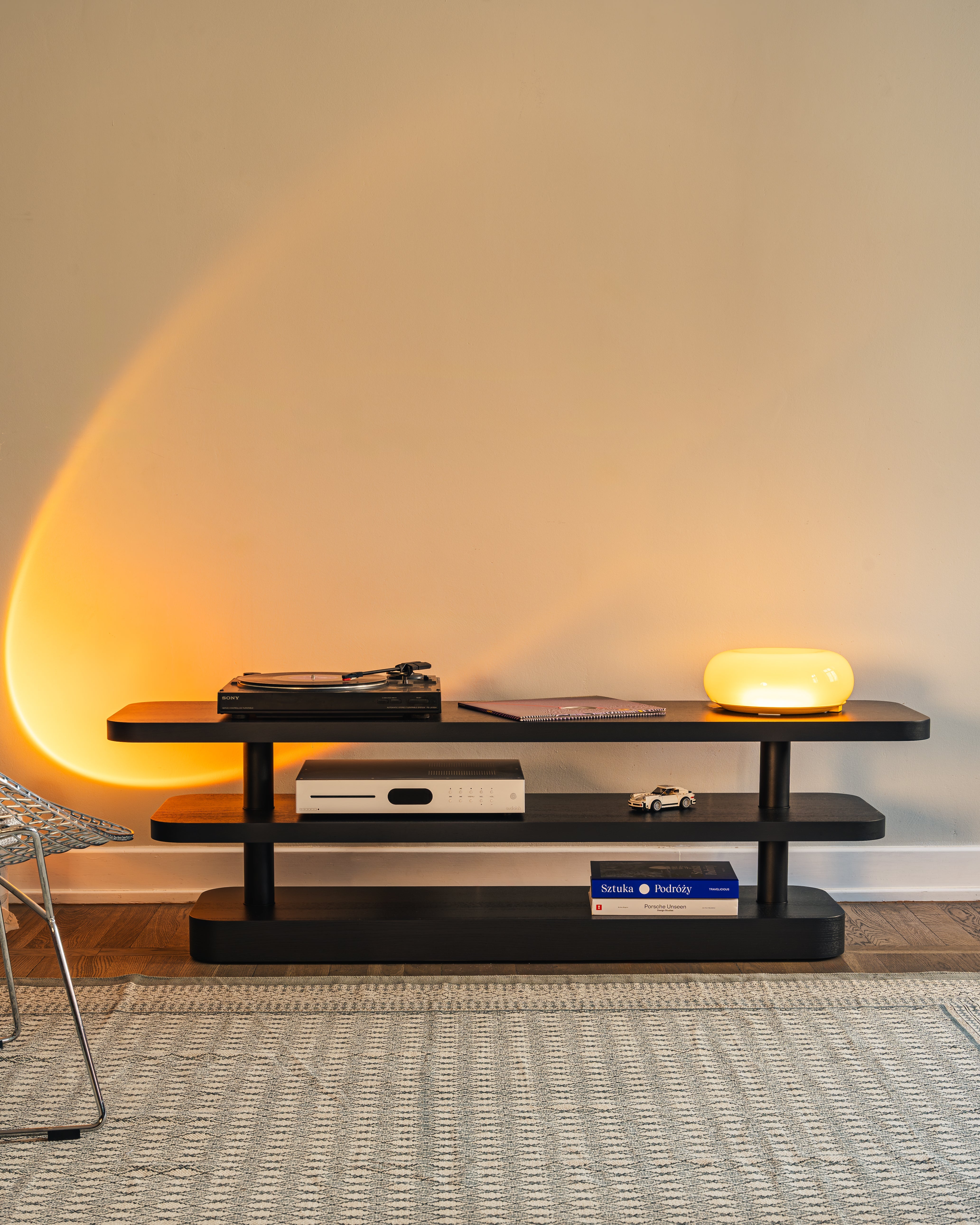 RTV-kast REL zwart met fineer