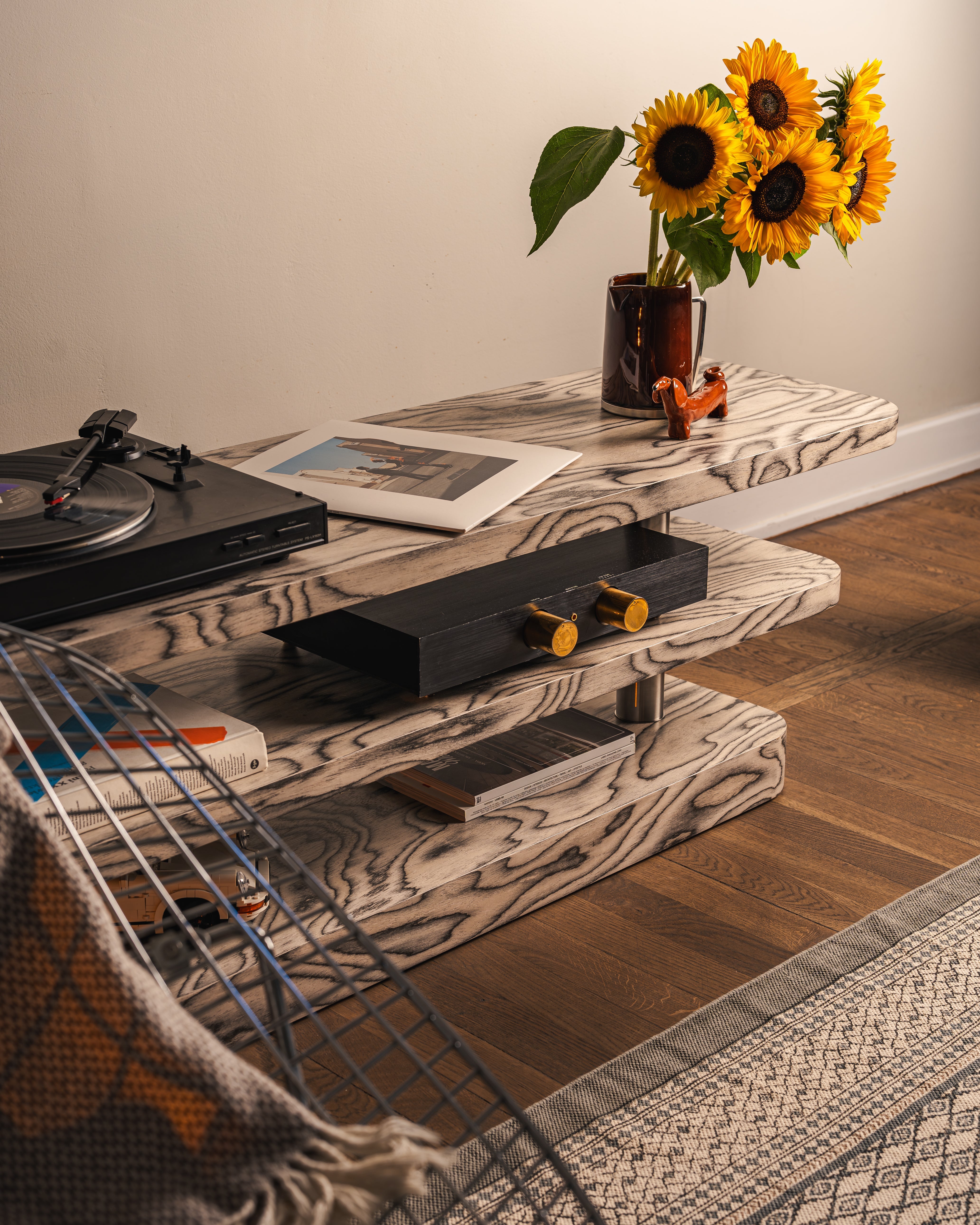 RTV Cabinet REL veneer Sottsass with steel elements