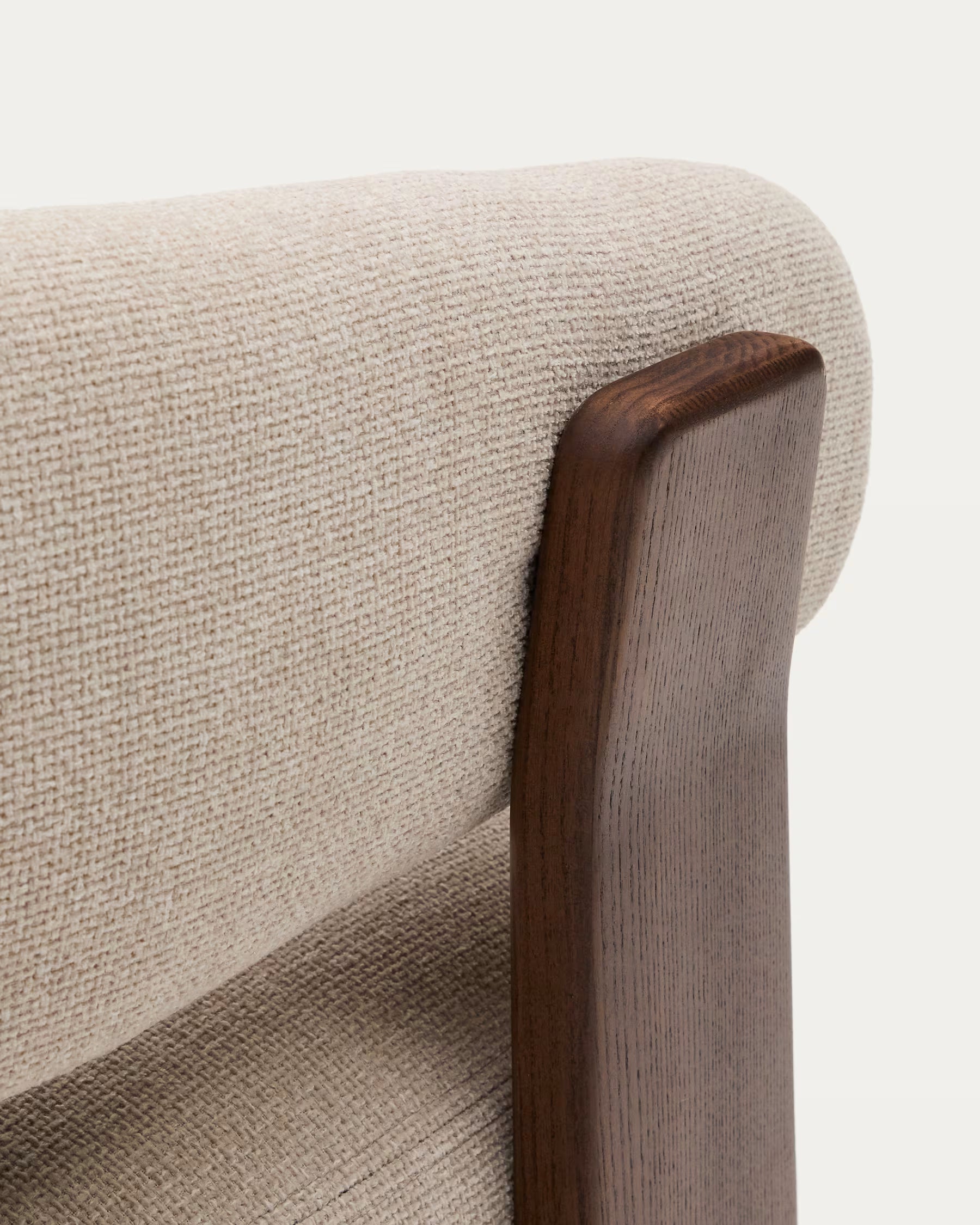 Fauteuil GRANITE beige chenille met een donkere essen basis
