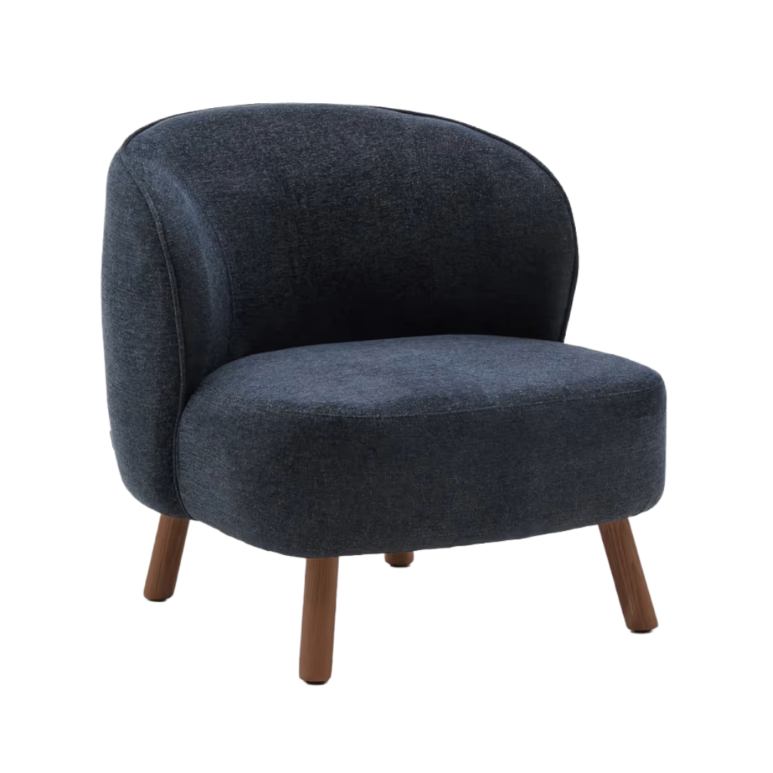 Fotel ULIT in blauwgrijs chenille met een donkere essen basis