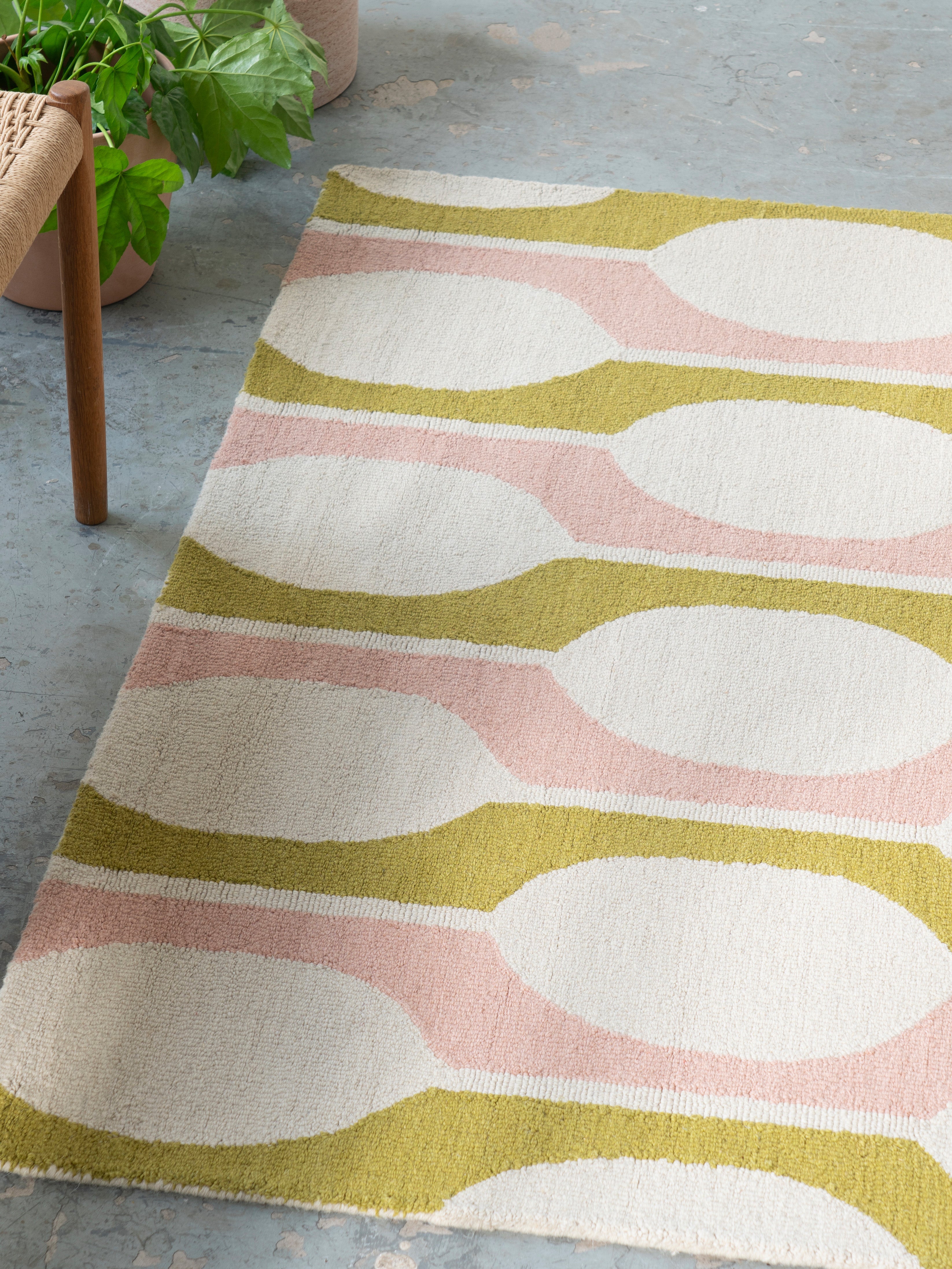 Vloerkleed BILLOW LICHEN beige met roze en olijfgroen