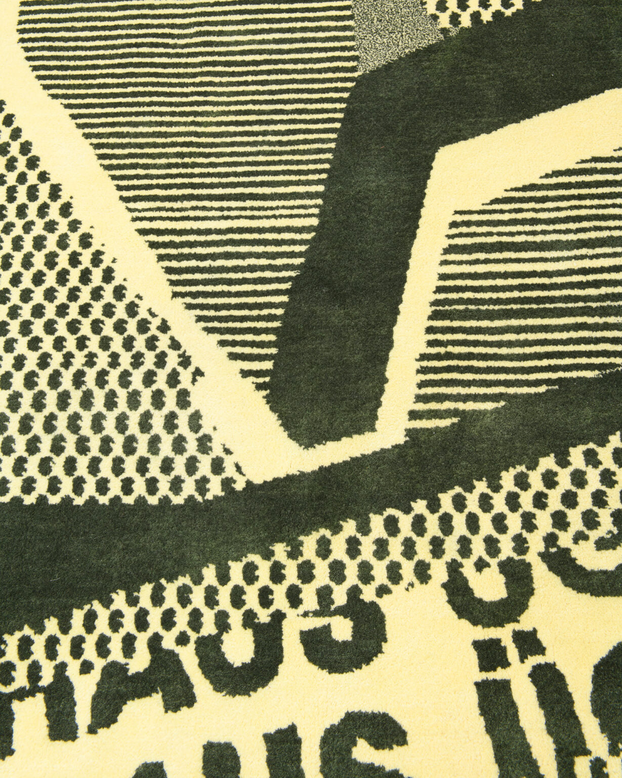 Decorative oval rug SIGNED green