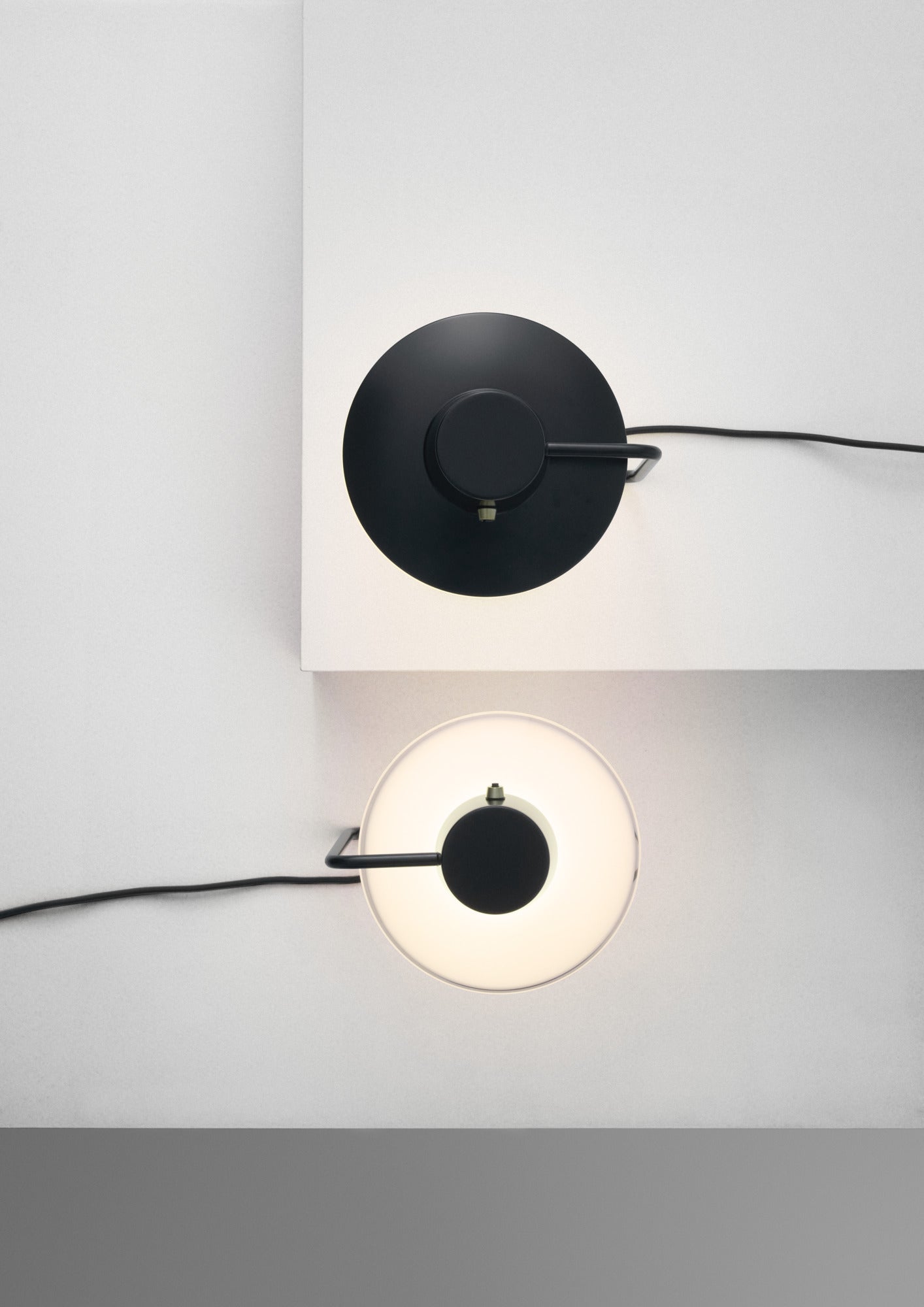 AJ OXFORD black table lamp with white finish