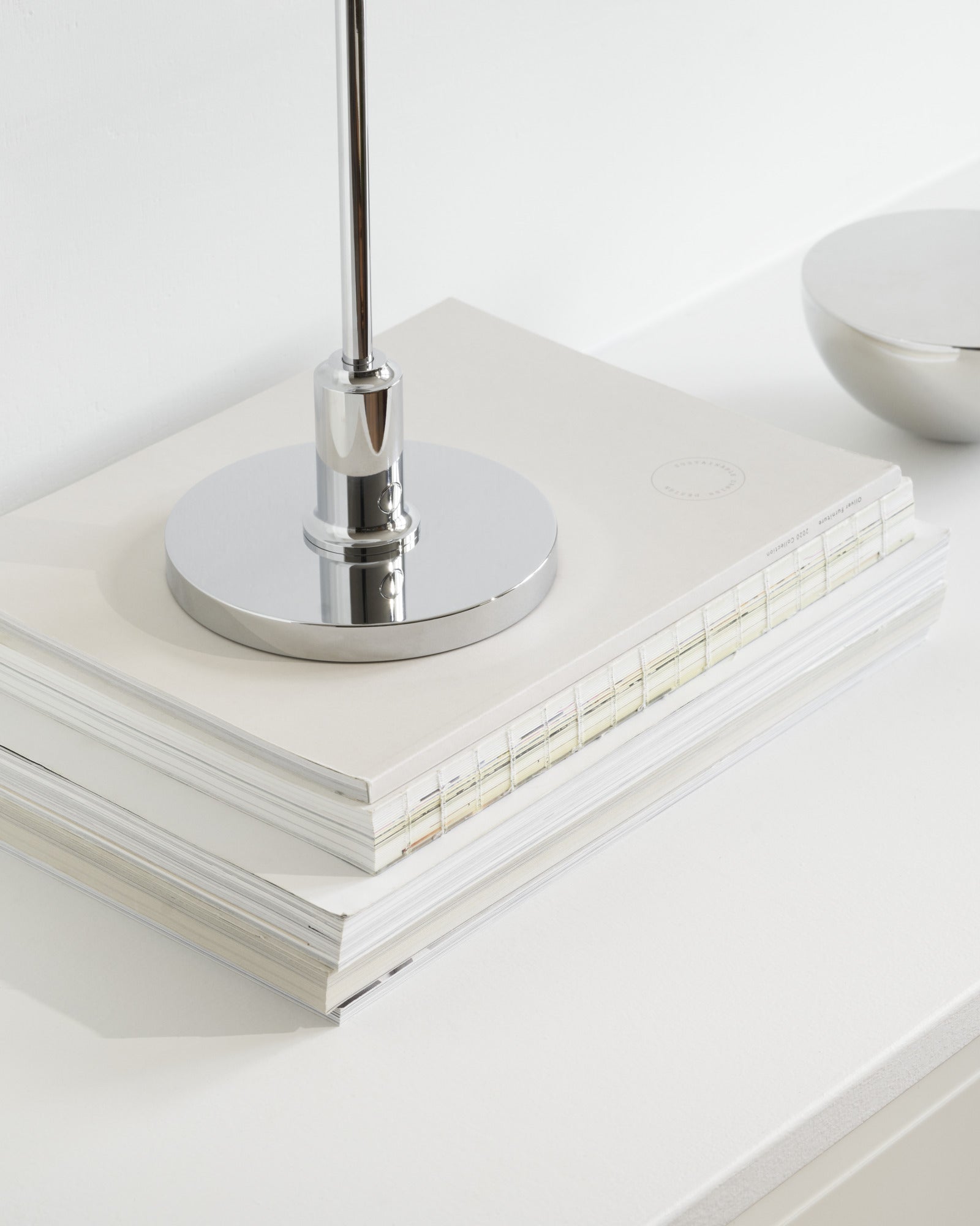 Tragbare Lampe PH 2/1 weiß mit verchromtem Sockel