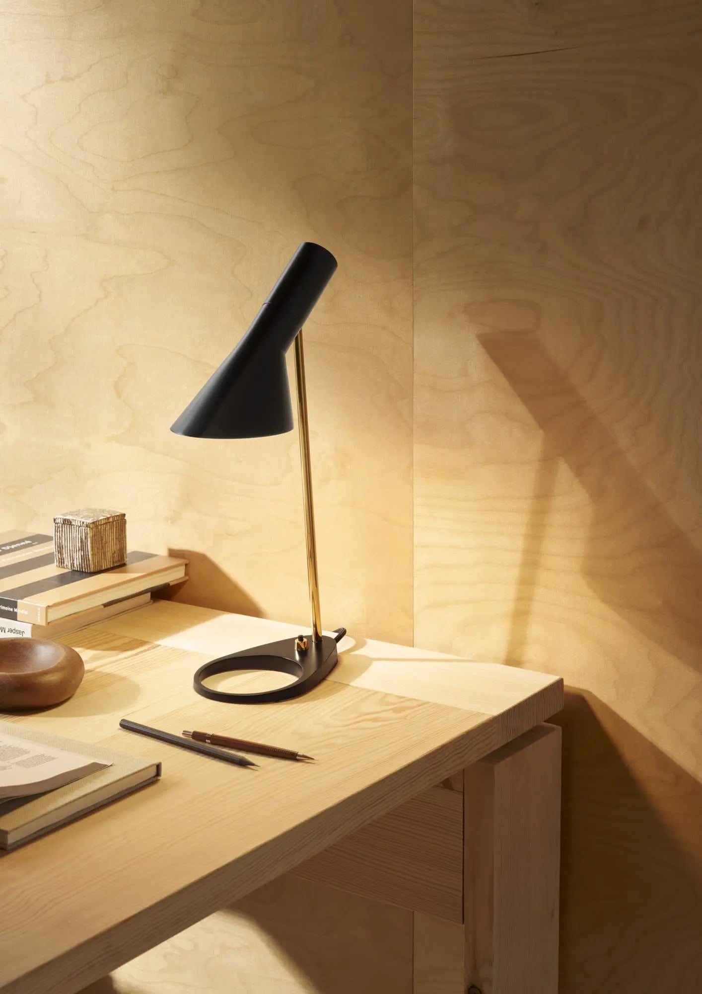 Lampa stołowa AJ MINI czarny z mosiężnym – mosiądz